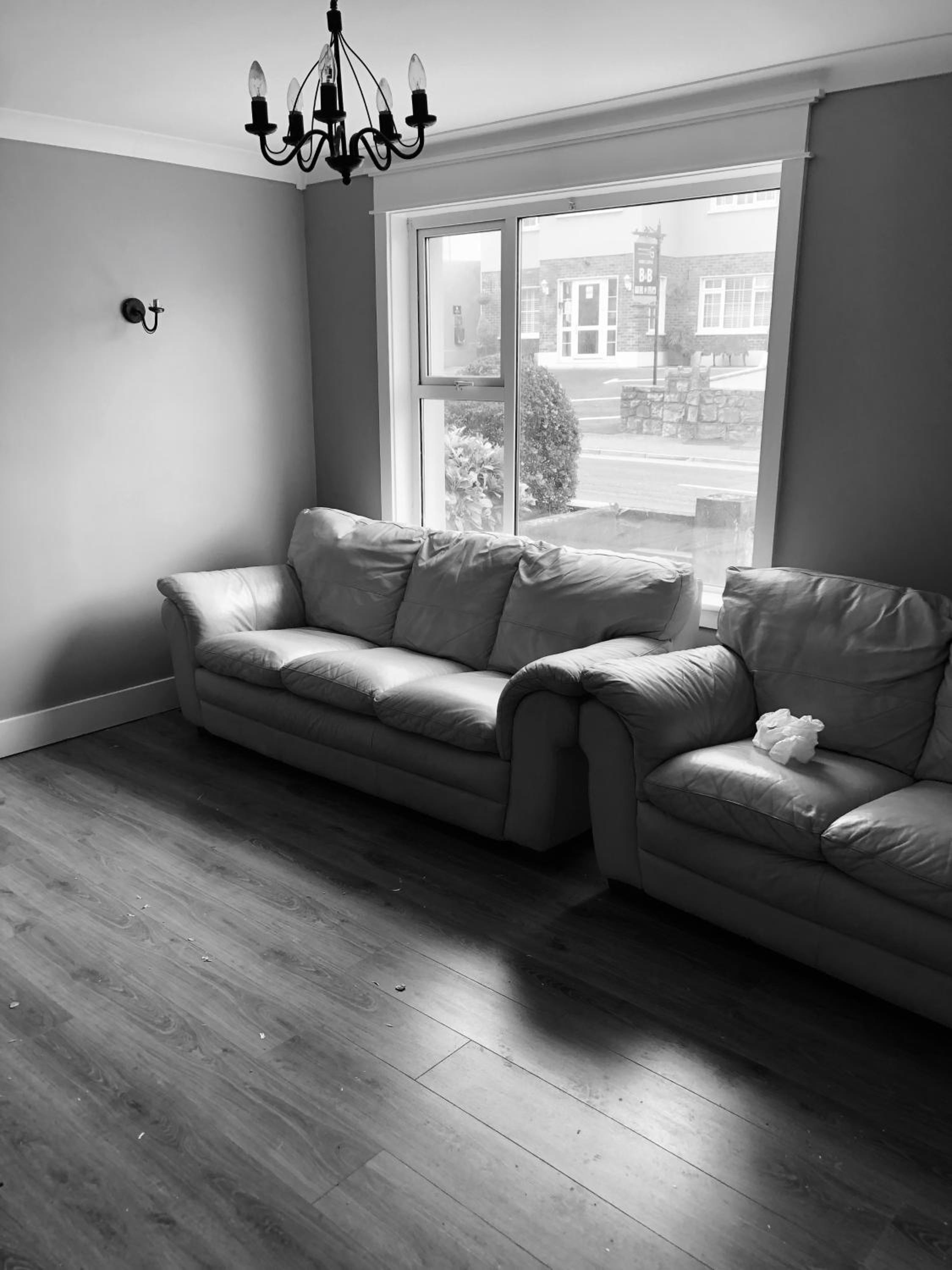 Five-Bedroom House - Photo 6