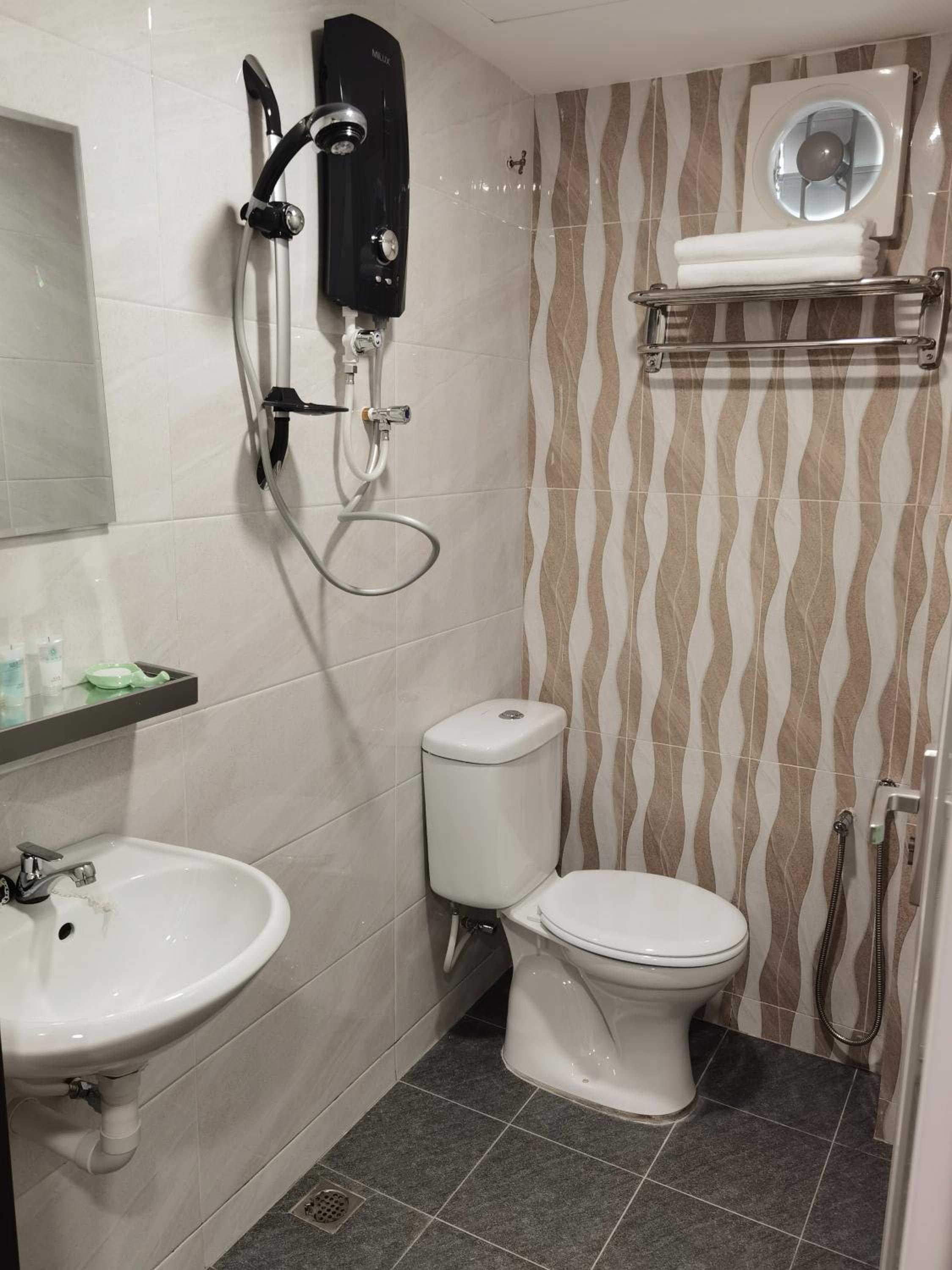 Standard Twin Room - Photo 4