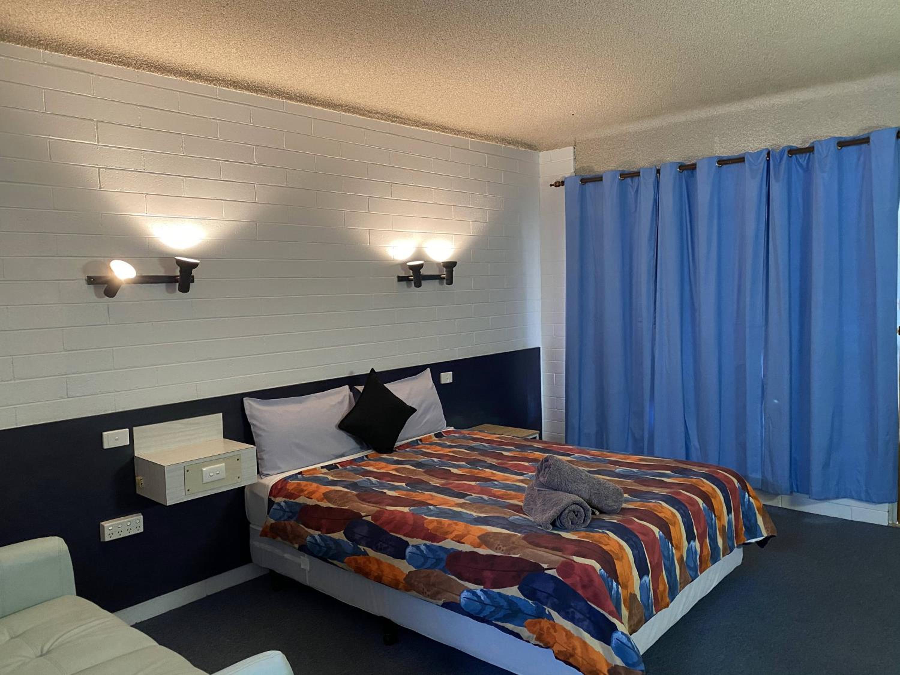 Queen Room photo 1