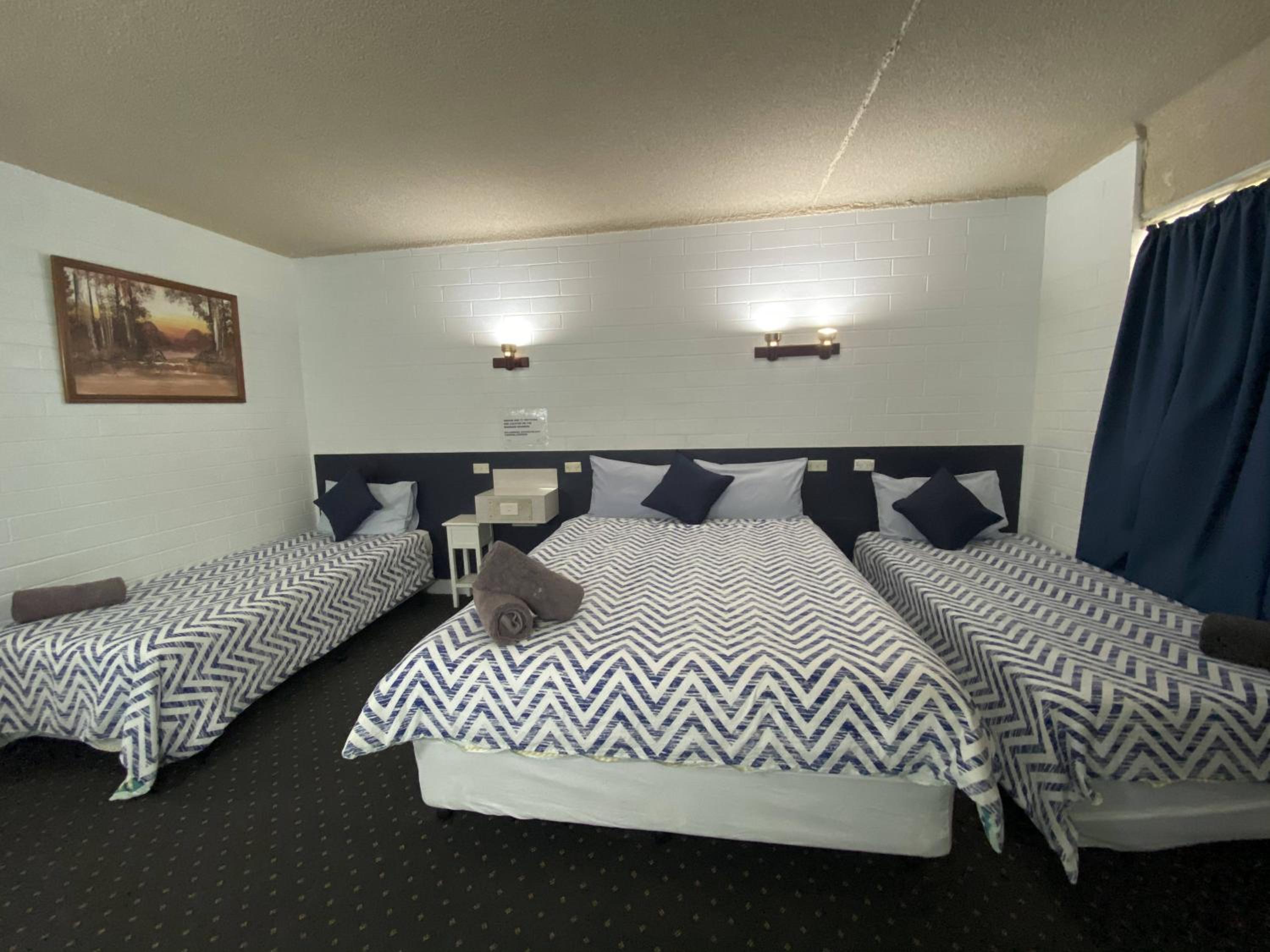 Large Family Room photo 1