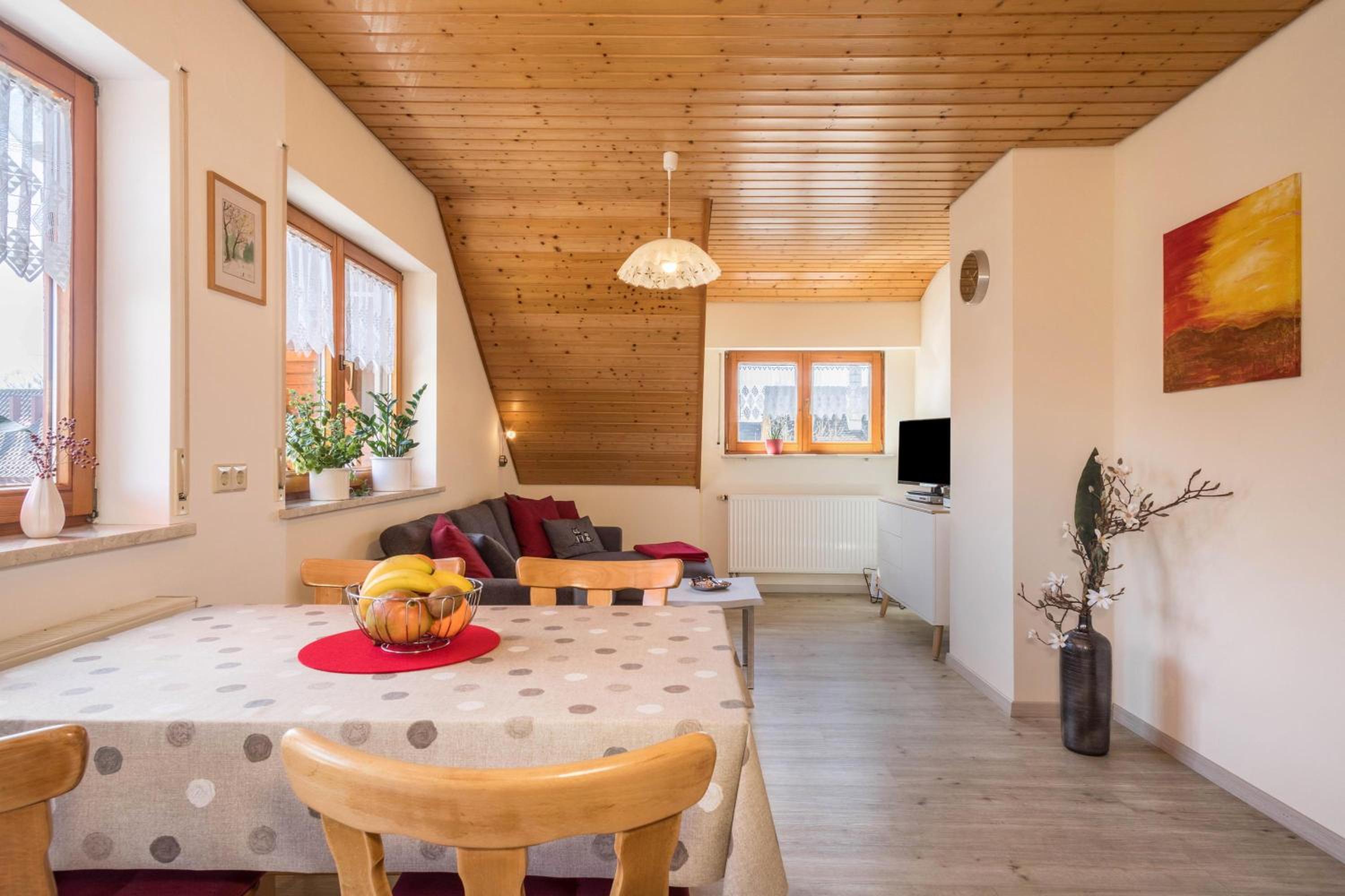 Two-Bedroom Deluxe Apartment with Garden View photo 2