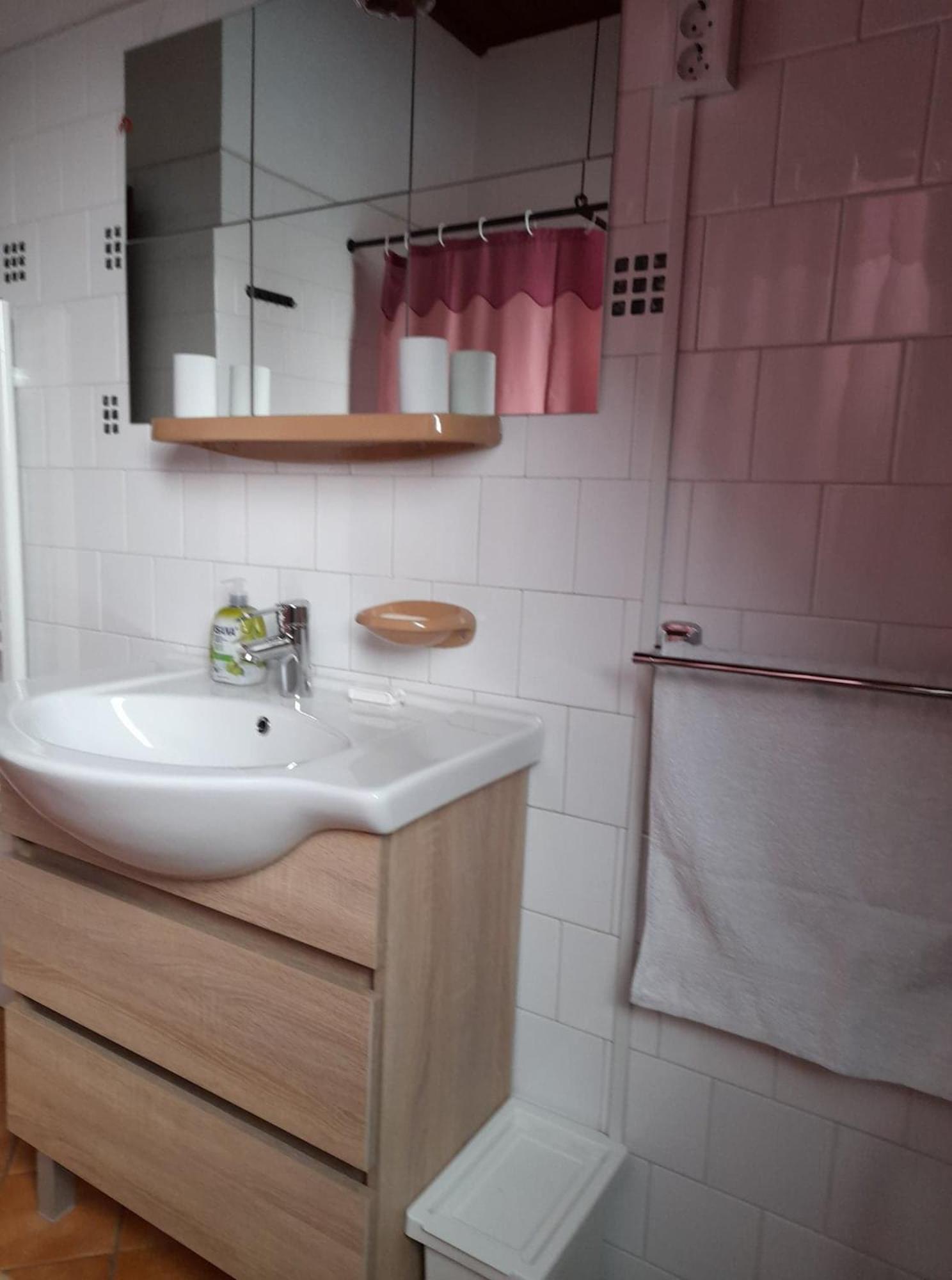 Apartment with Balcony - Photo 8