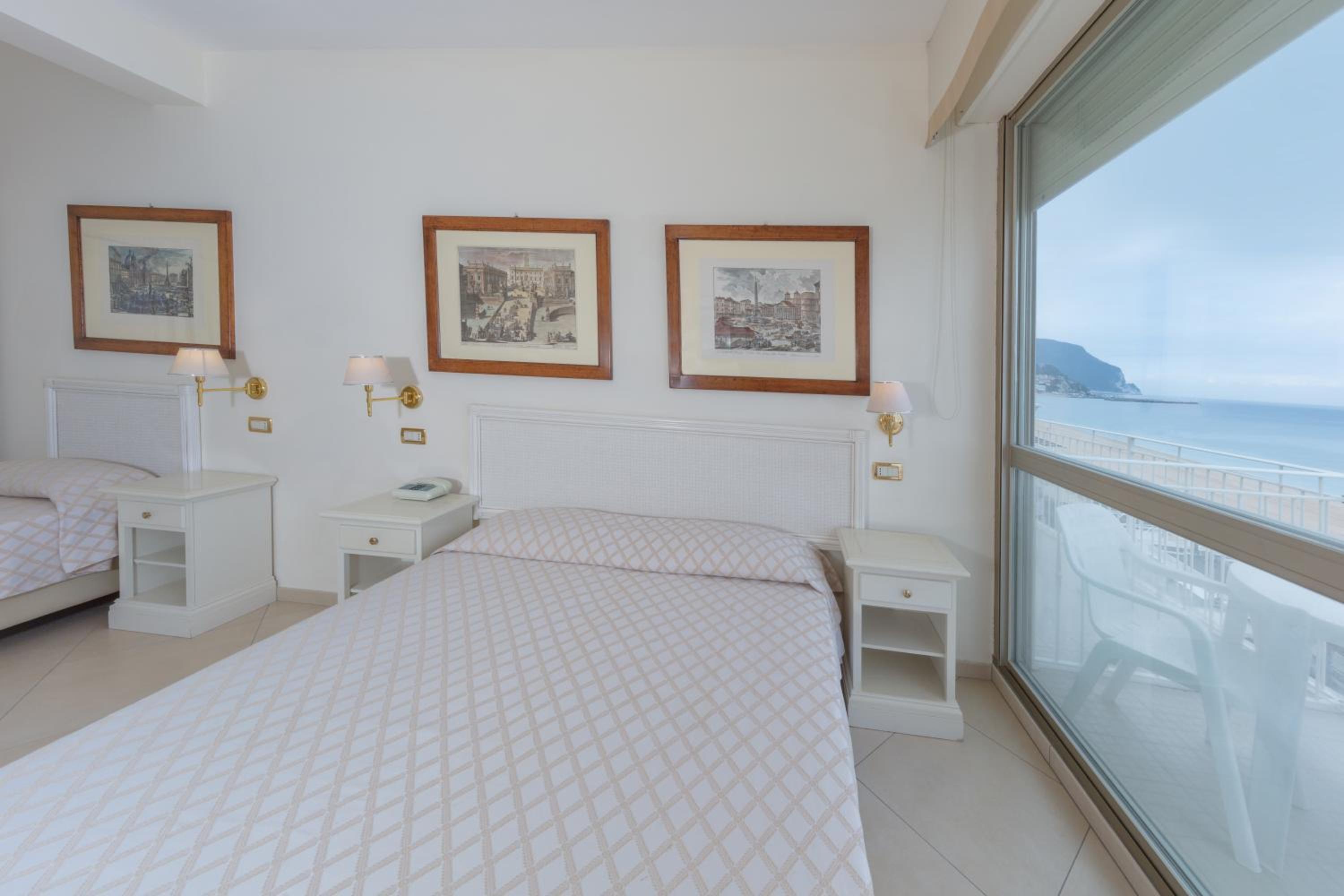 Triple Room with Sea View - Photo 8