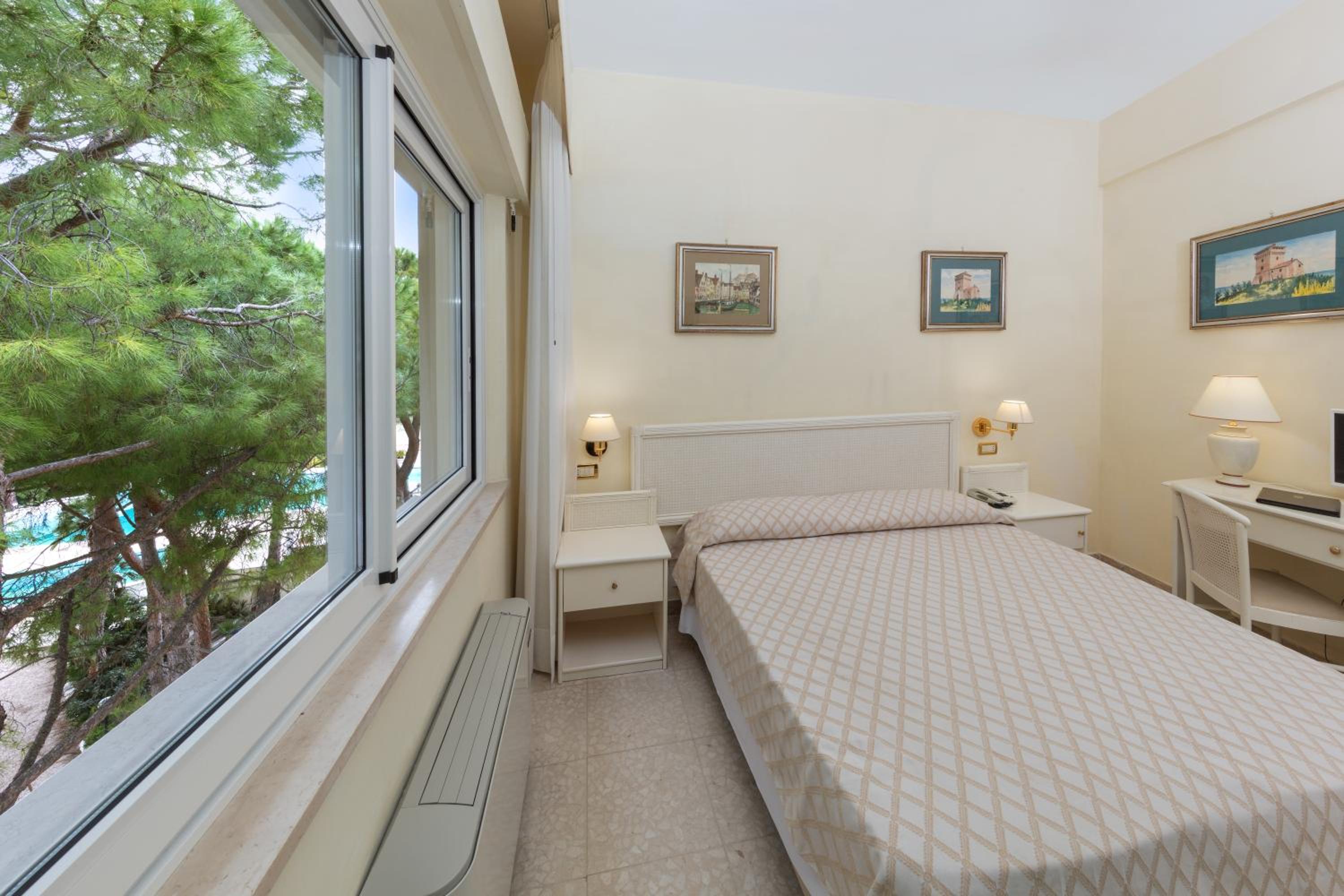 Double Room with garden View - Photo 2