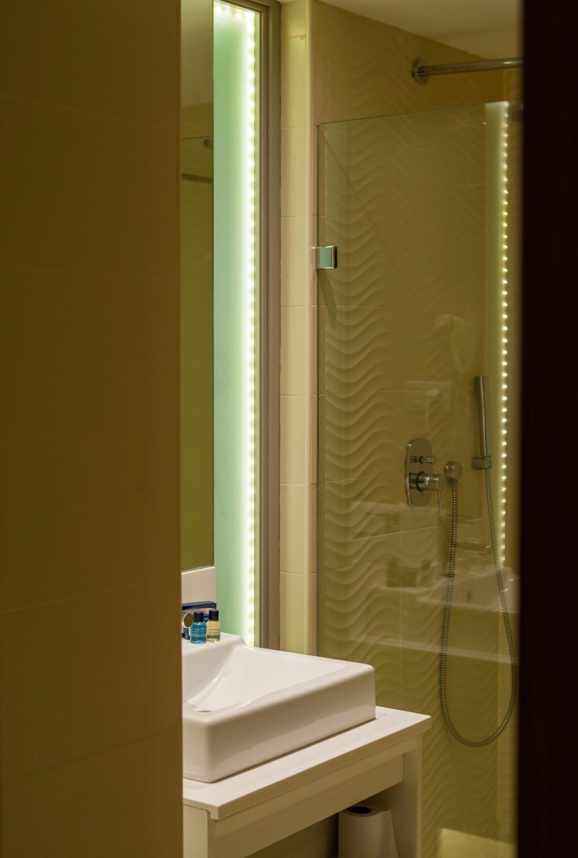 Superior Triple Room photo 2