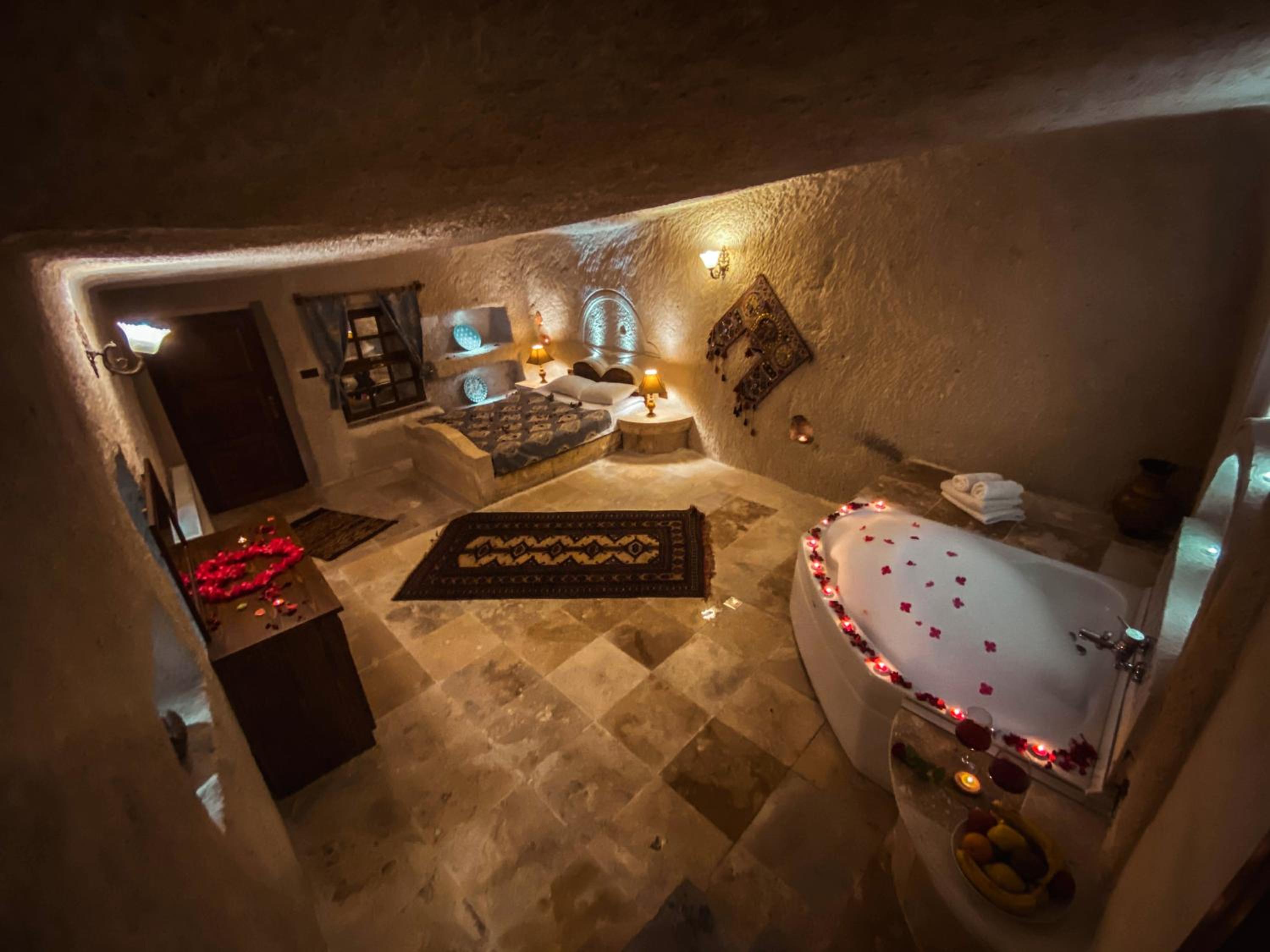 Queen Suite - Photo 2