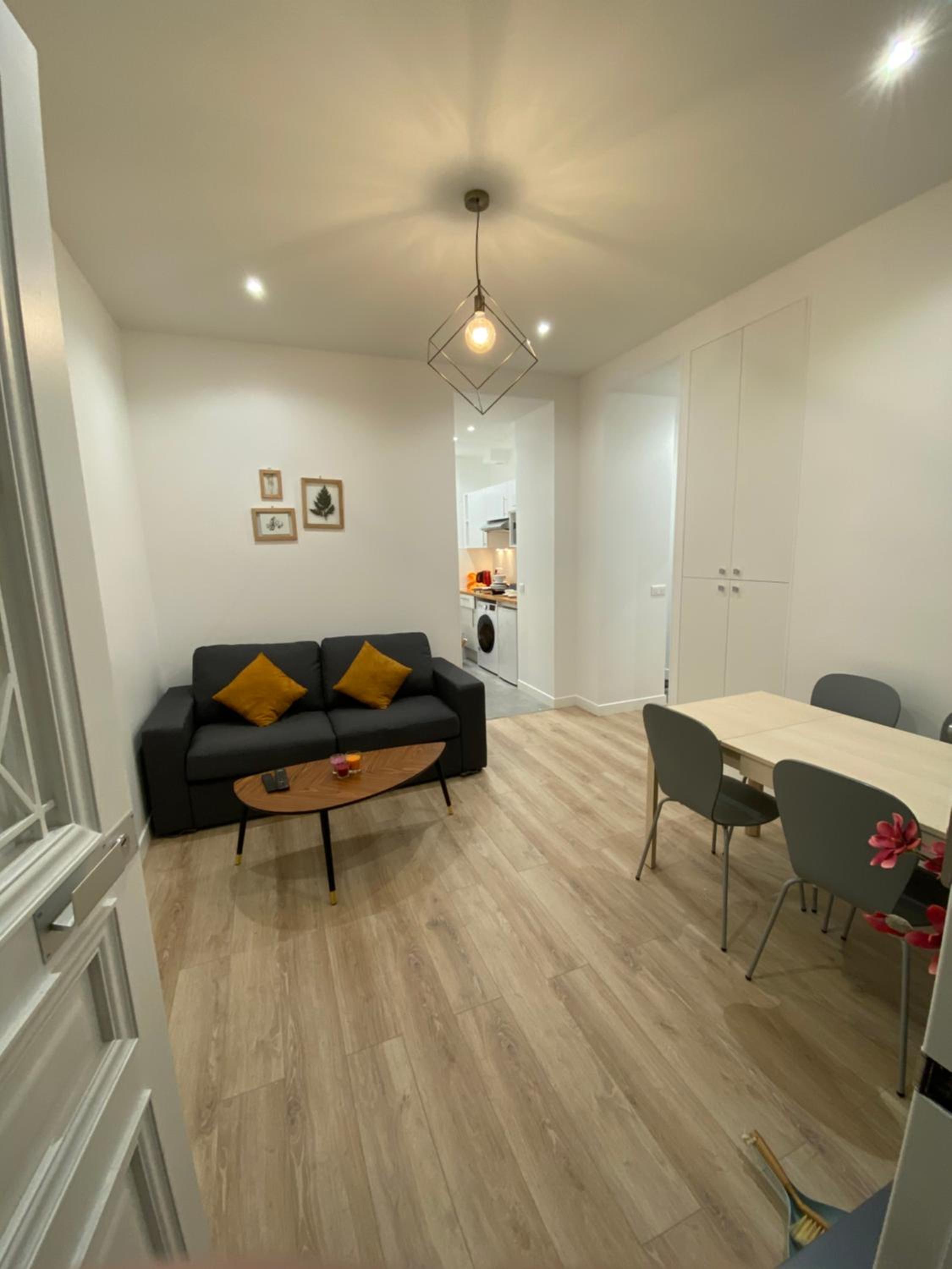 One-Bedroom Apartment photo 1