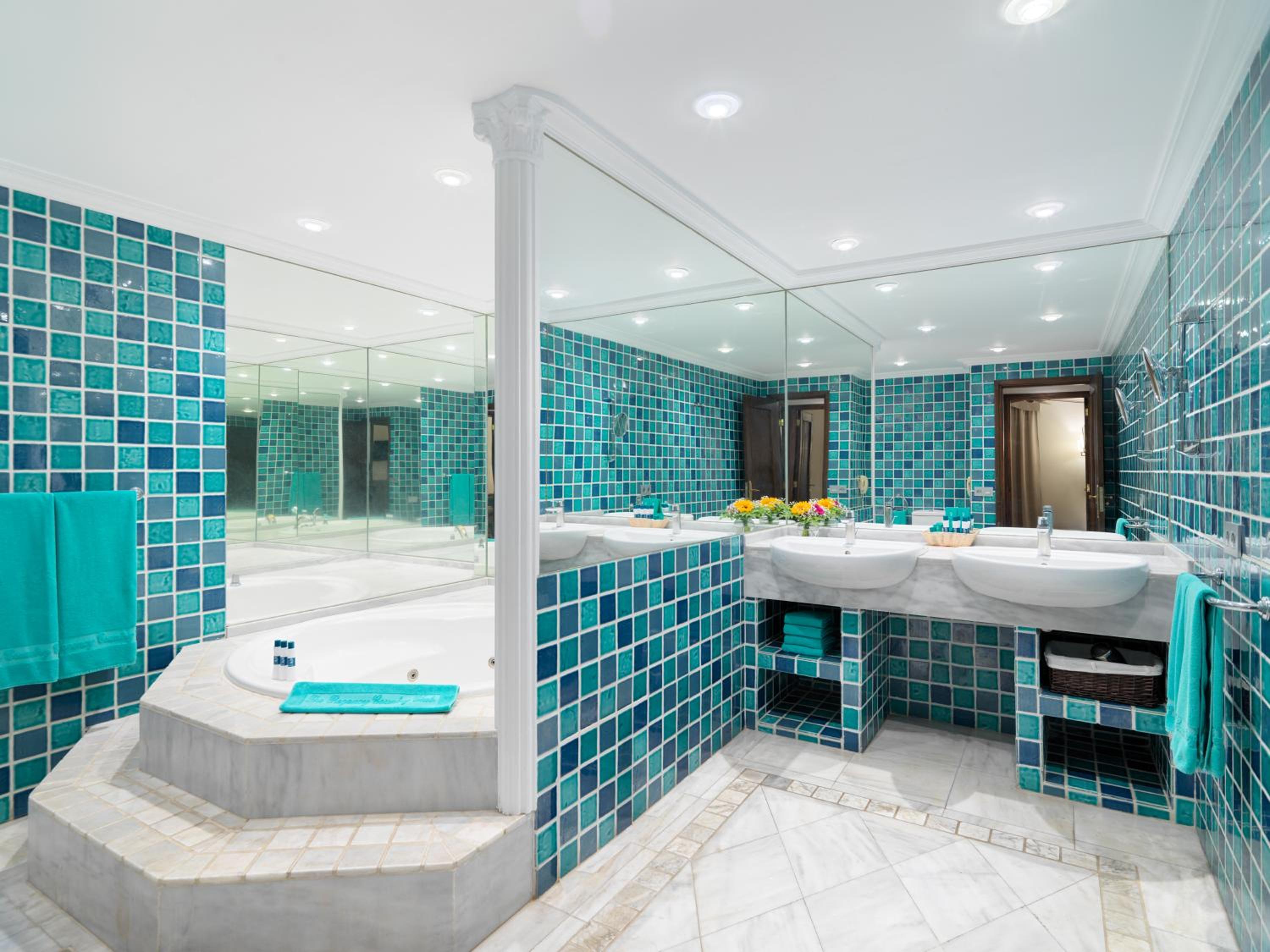 One-Bedroom Apartment Suite with Jacuzzi & Solarium - Photo 5