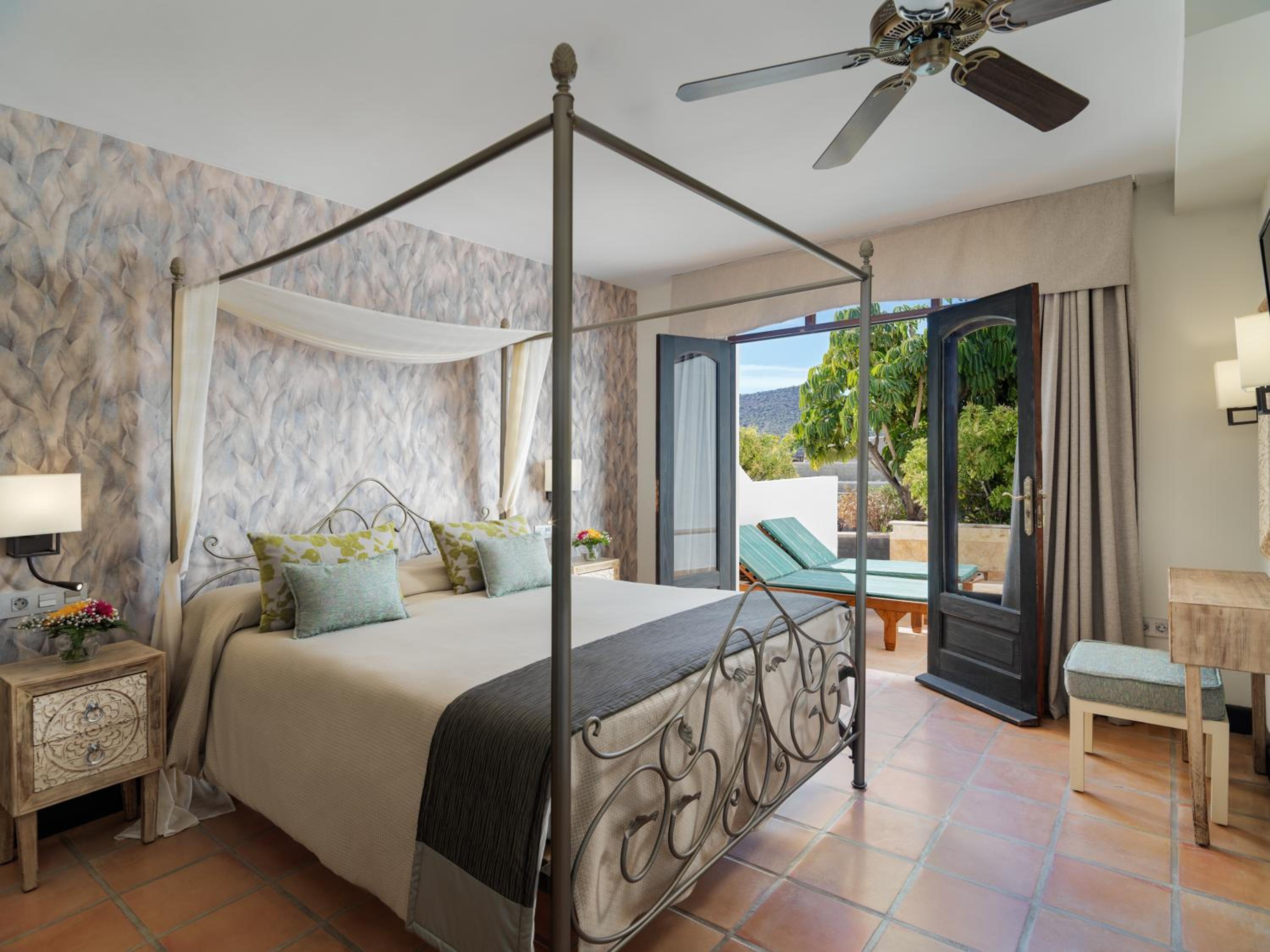 Two-Bedroom Apartment Suite with Pool Access (2 Adults + 3 Children) - Photo 3