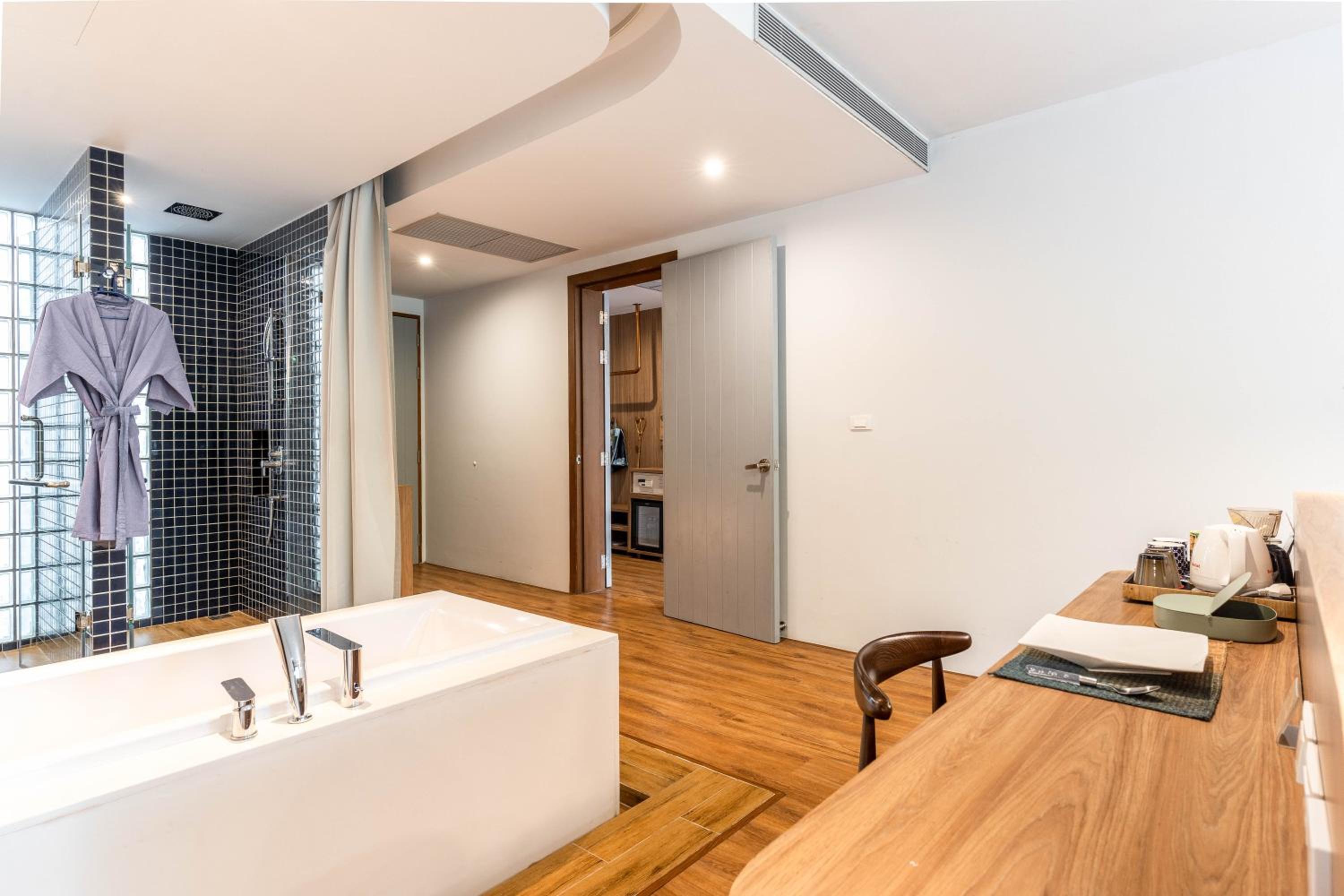 Deluxe Connecting Room