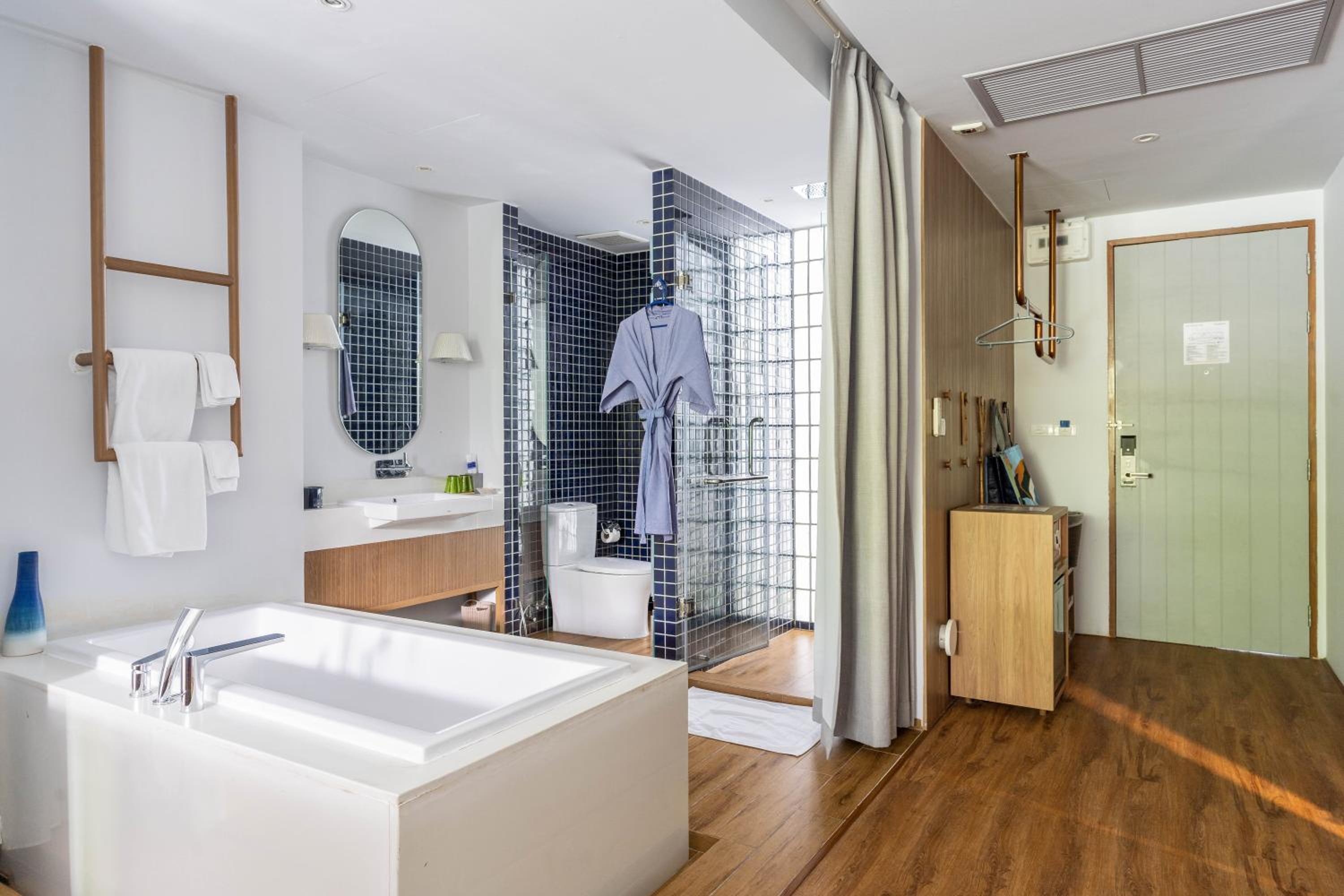 Deluxe Connecting Room