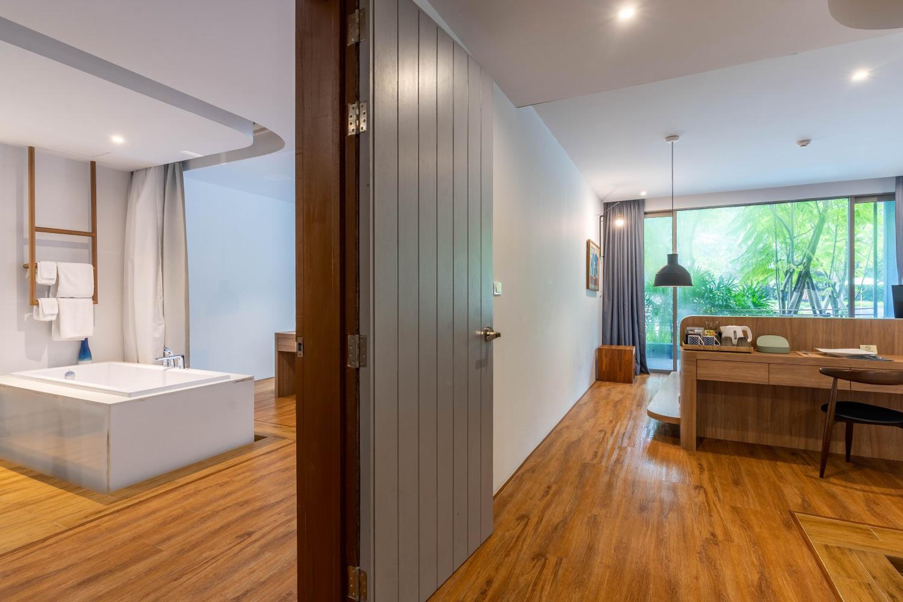 Deluxe Connecting Room