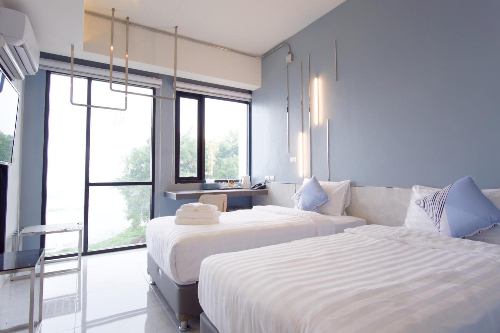 Twin Room with Lake View - Photo 5