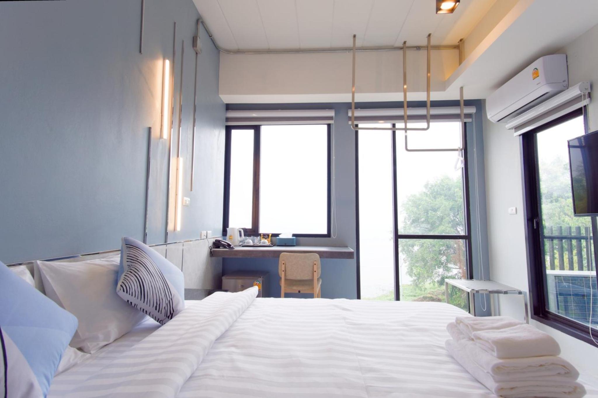 Double Room with Balcony - Photo 10