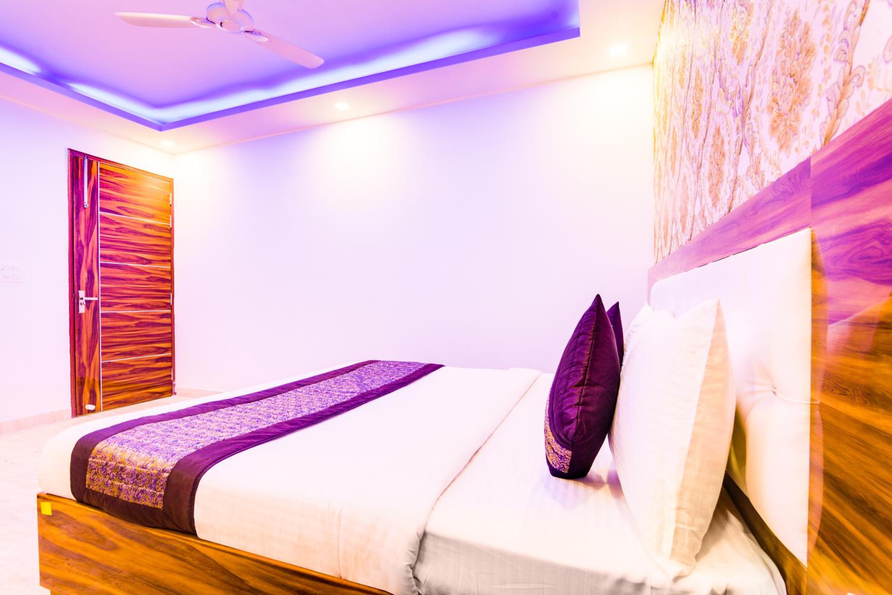 Small Double Room - Photo 1