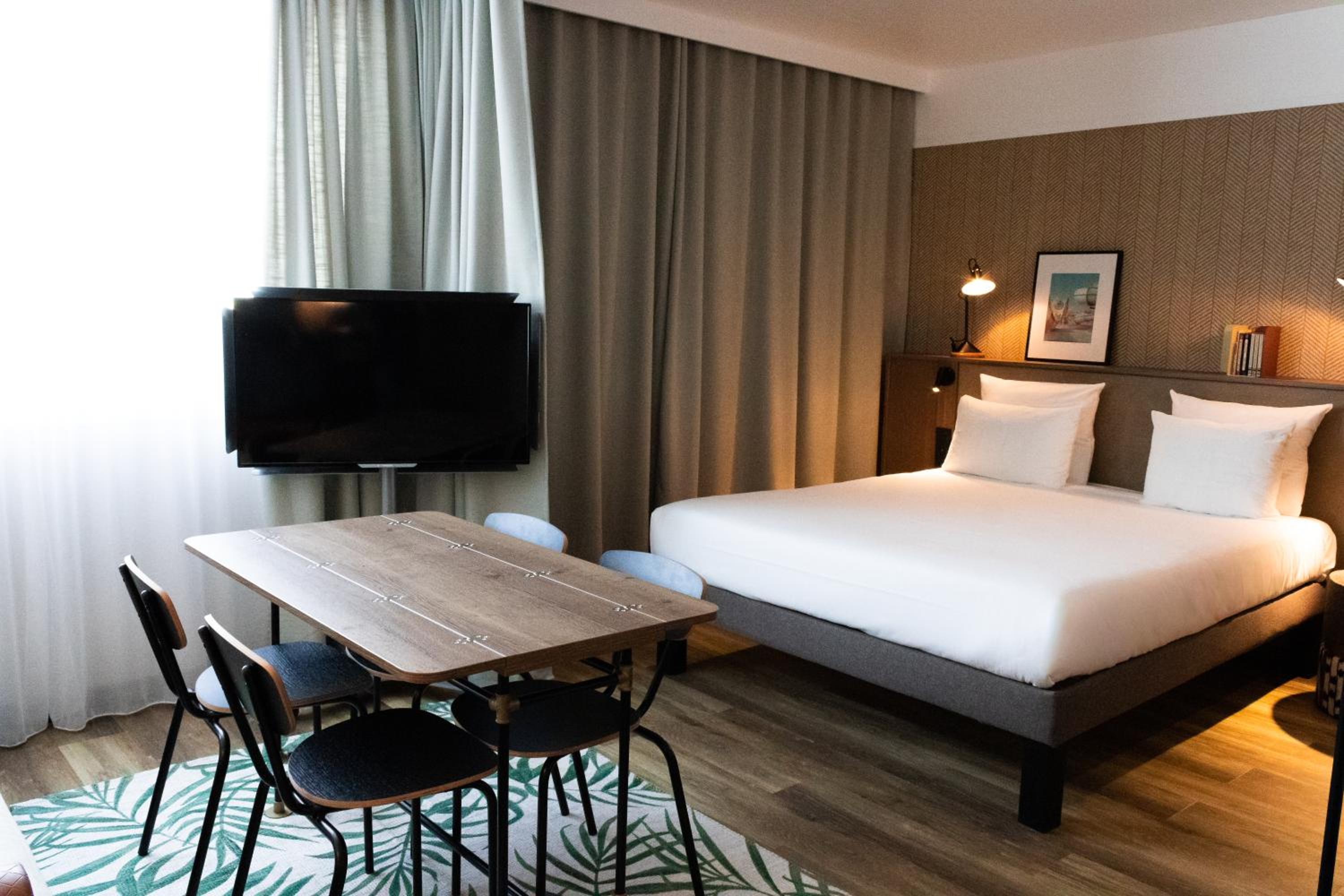 Superior Suite with Double Bed and Sofa Bed - Photo 14