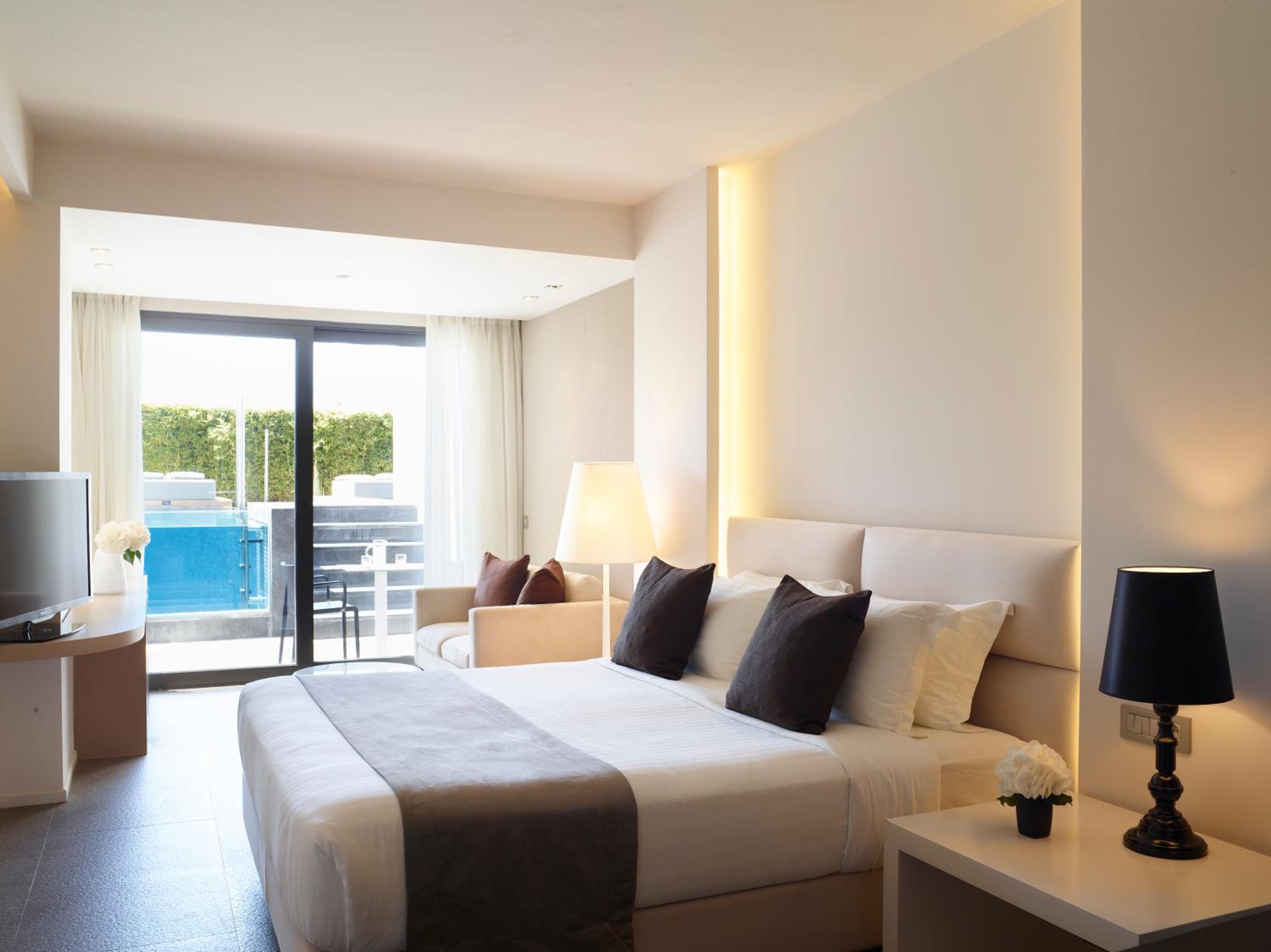 Pool Experience Suite - Photo 2