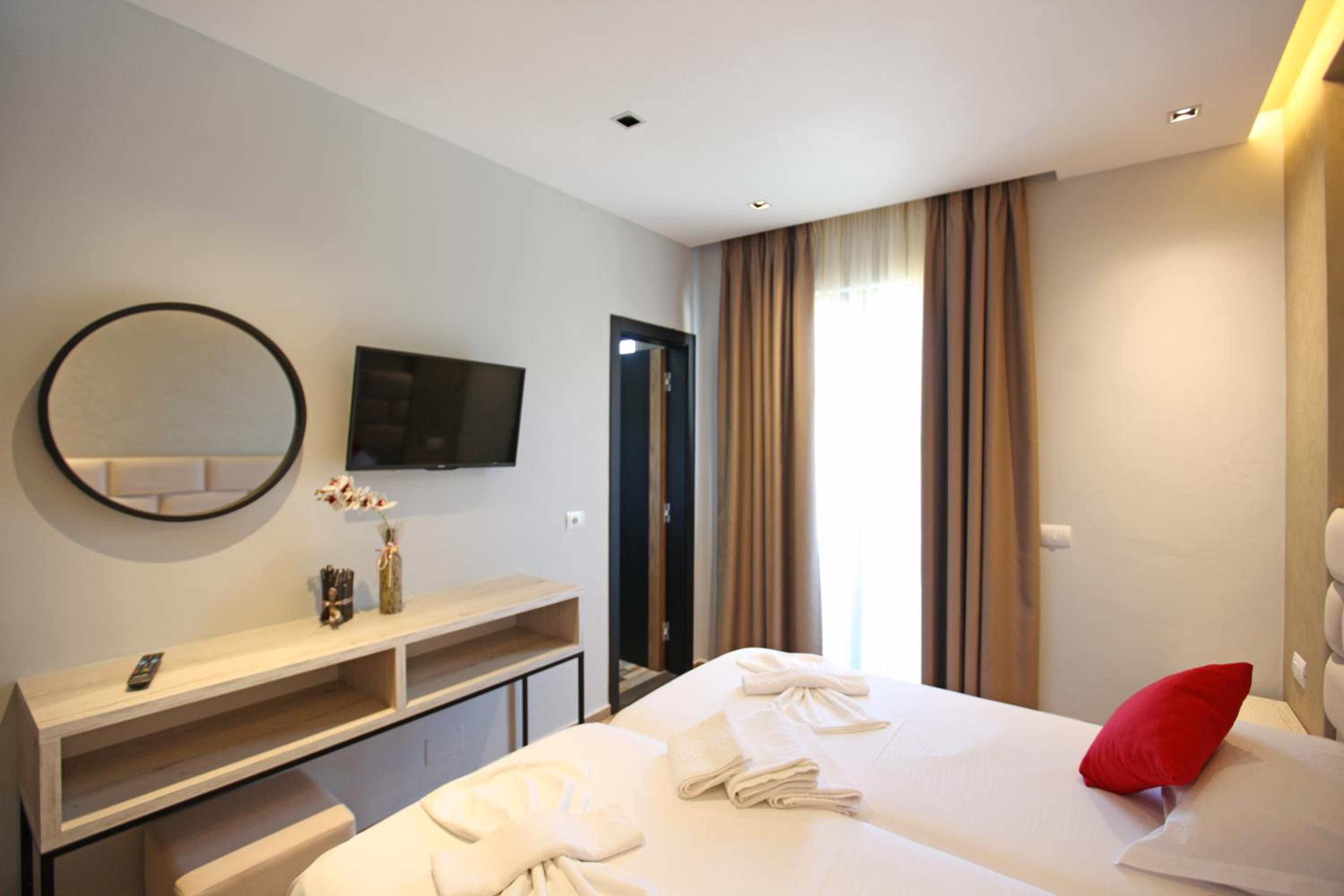 Double Room with Side Sea View photo 3