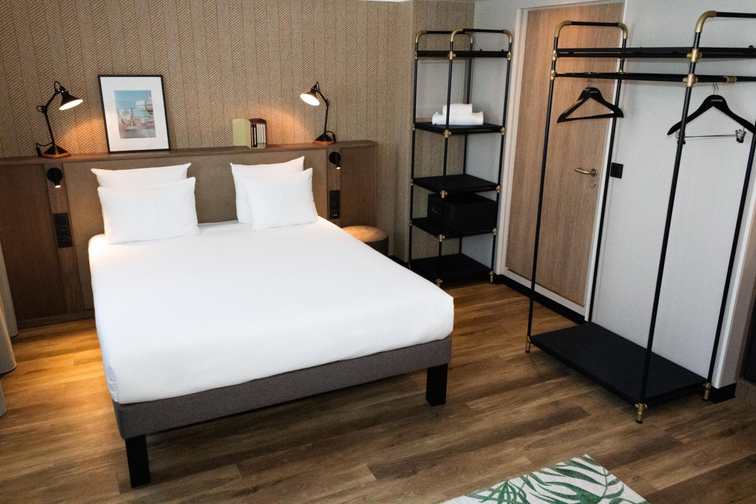 Superior Suite with Double Bed and Sofa Bed - Photo 11