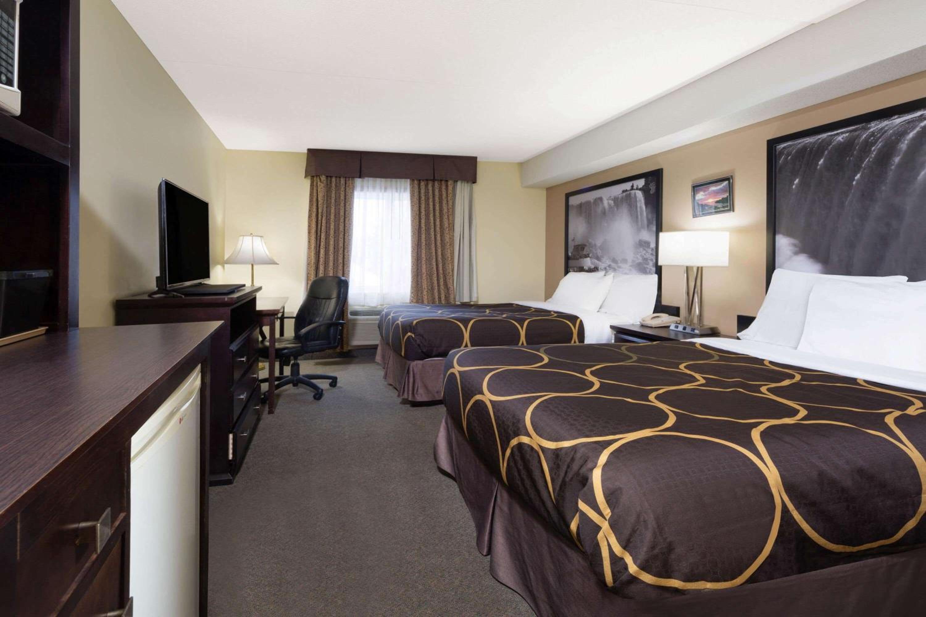 Queen Room with Two Queen Beds - Non-Smoking - Photo 1