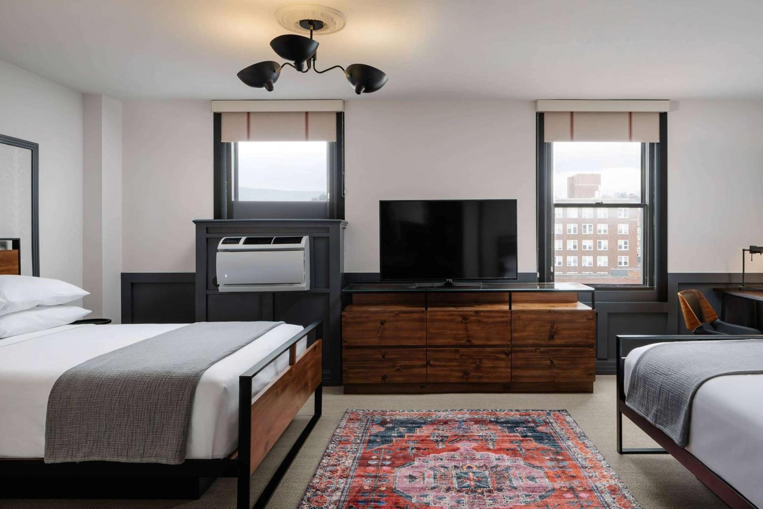 Deluxe Queen Room with Two Queen Beds - Mobility Access/Non-Smoking - Photo 1