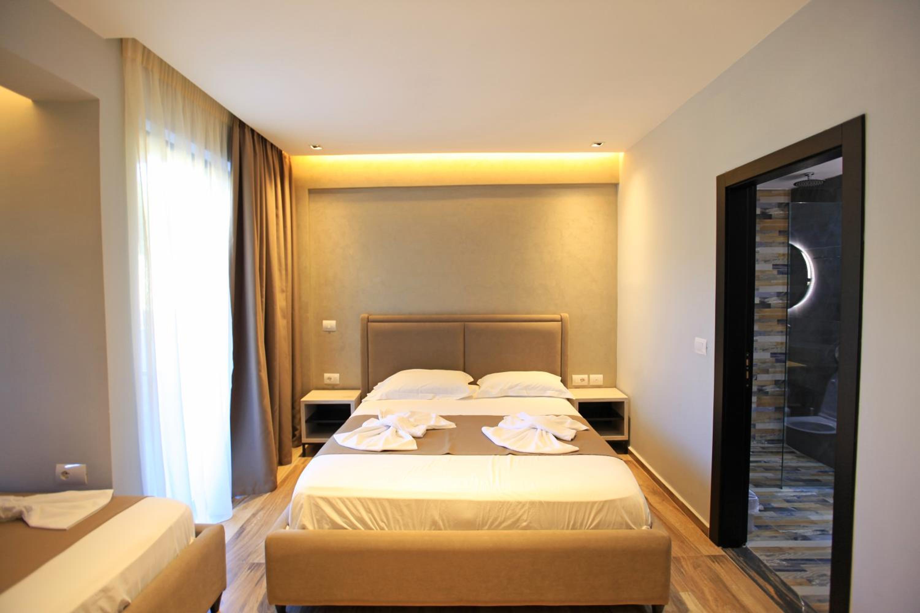 Quadruple Room with Balcony photo 3