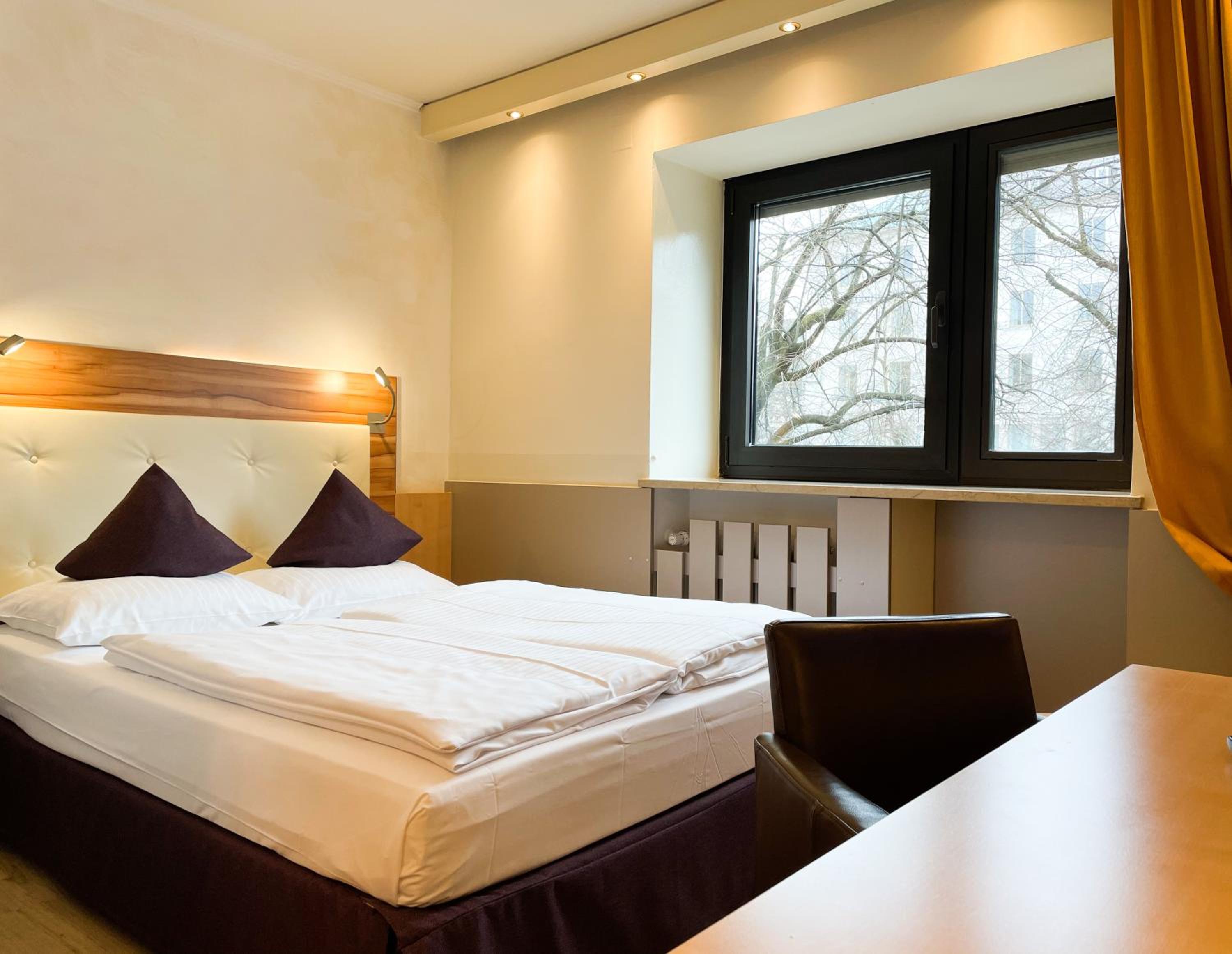 Economy Double Room - Photo 4