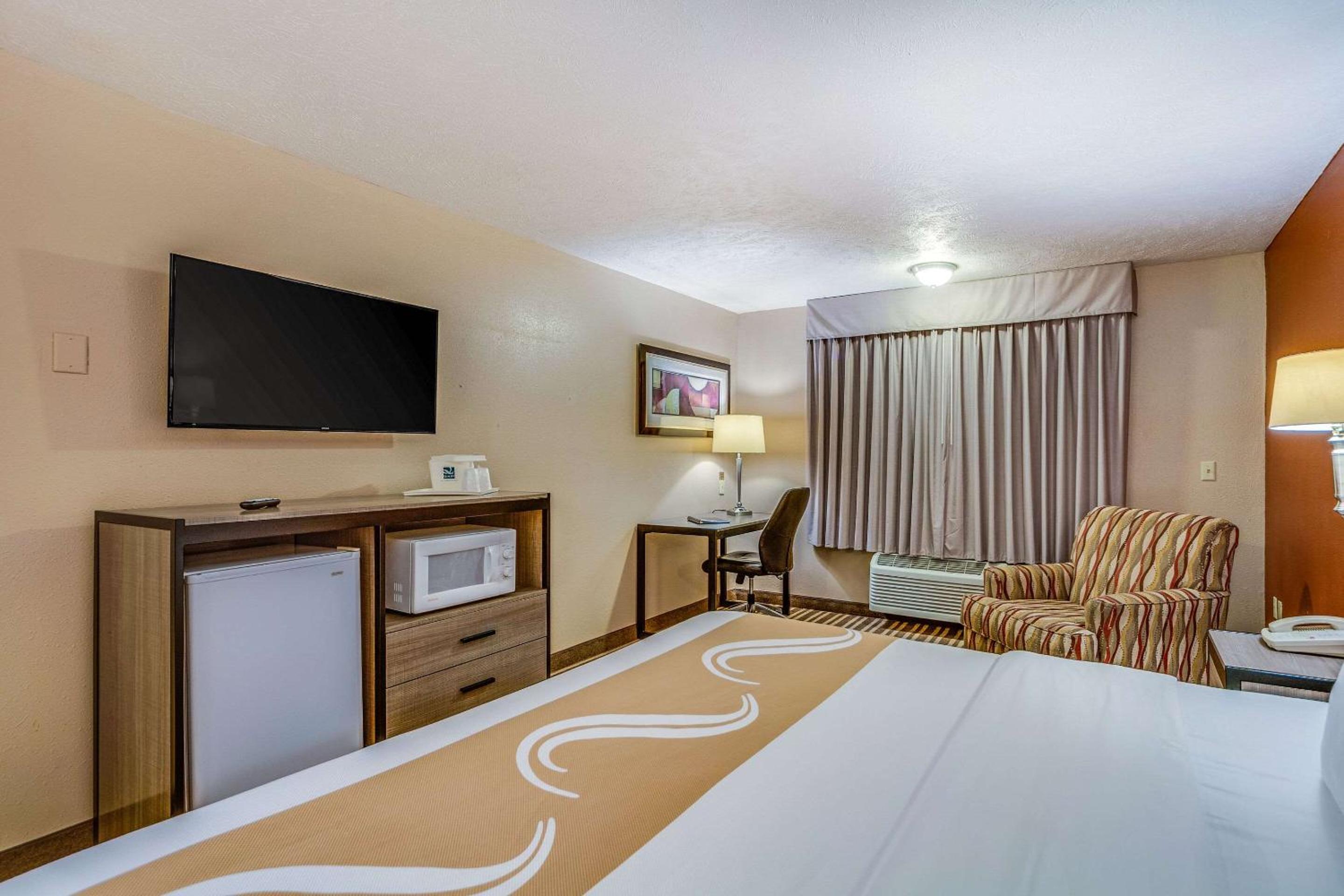 King Room - Non-Smoking - Photo 5