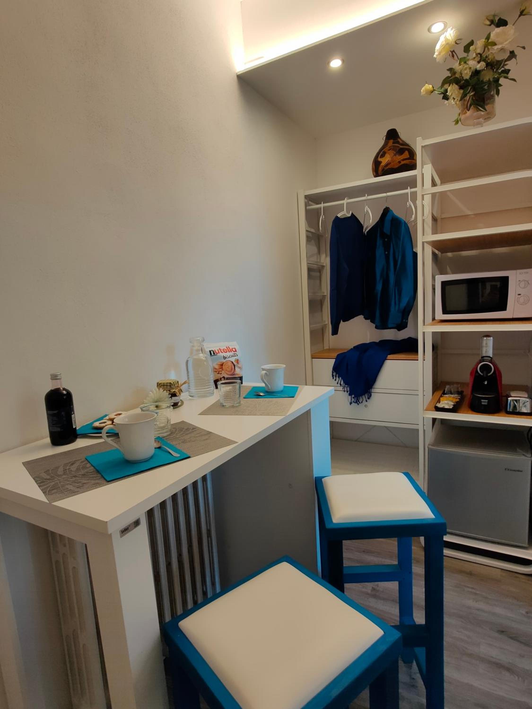 Double or Twin Room with Private Bathroom - Photo 6