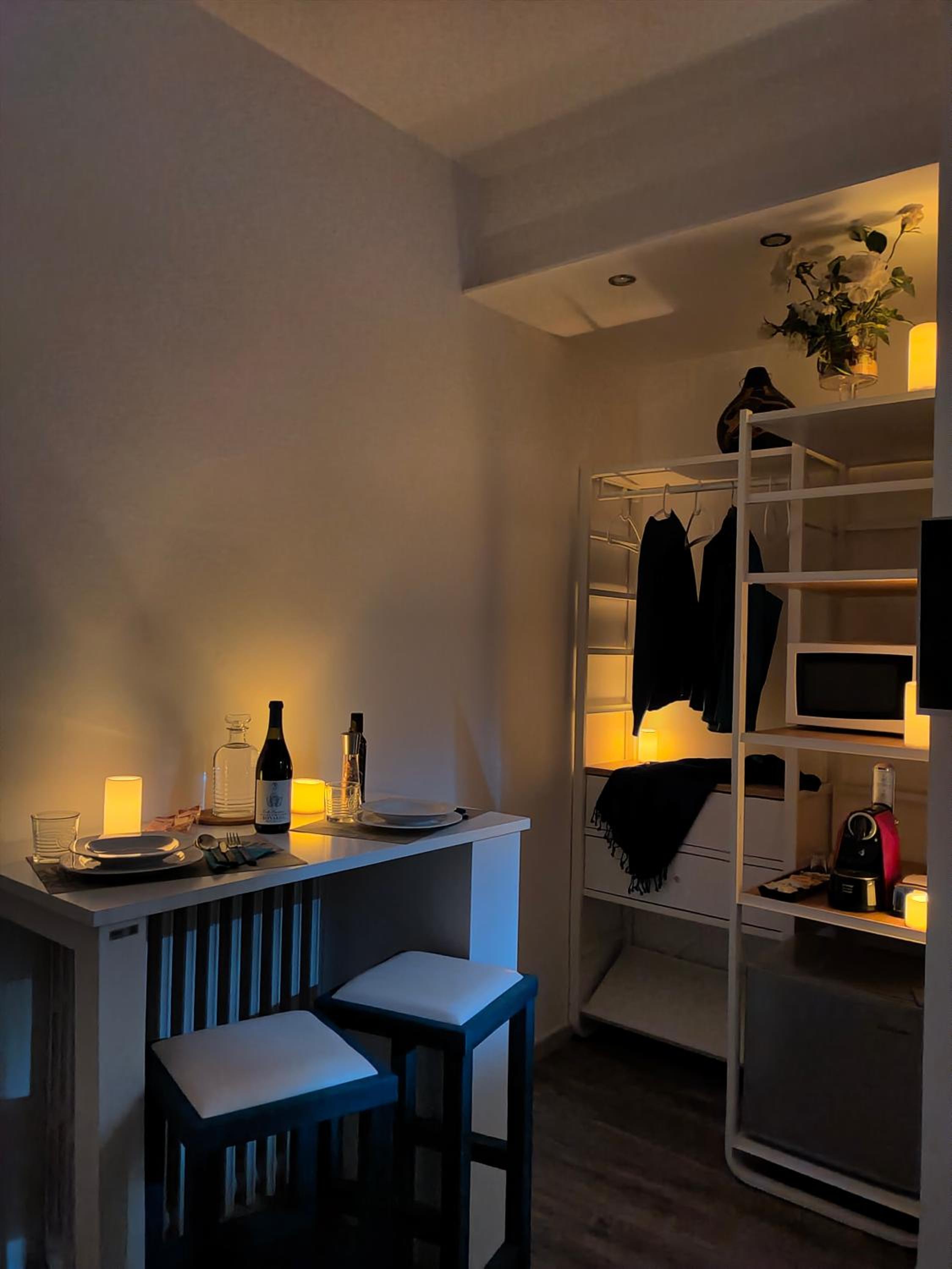 Double or Twin Room with Private Bathroom - Photo 8