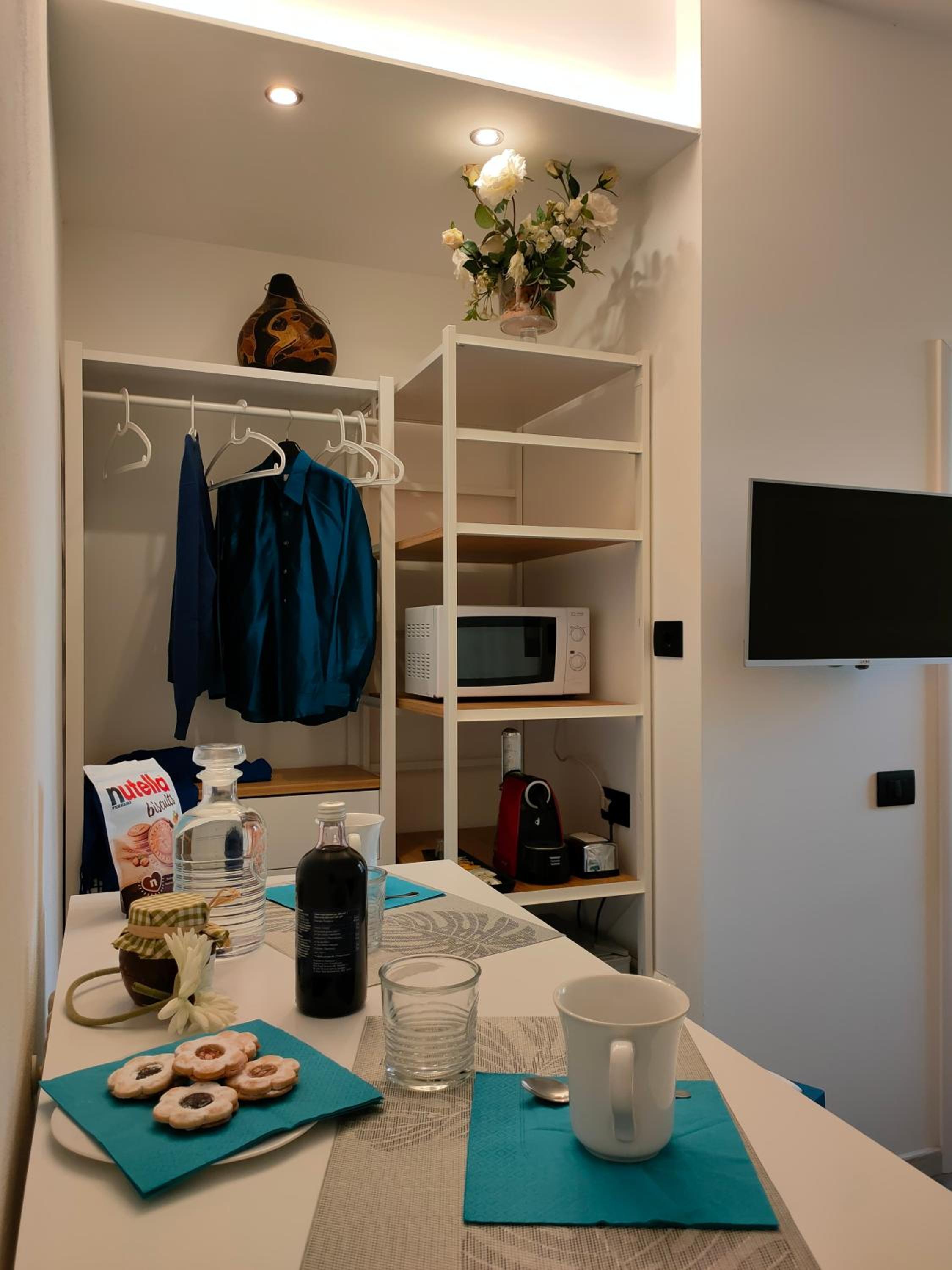 Double or Twin Room with Private Bathroom - Photo 11