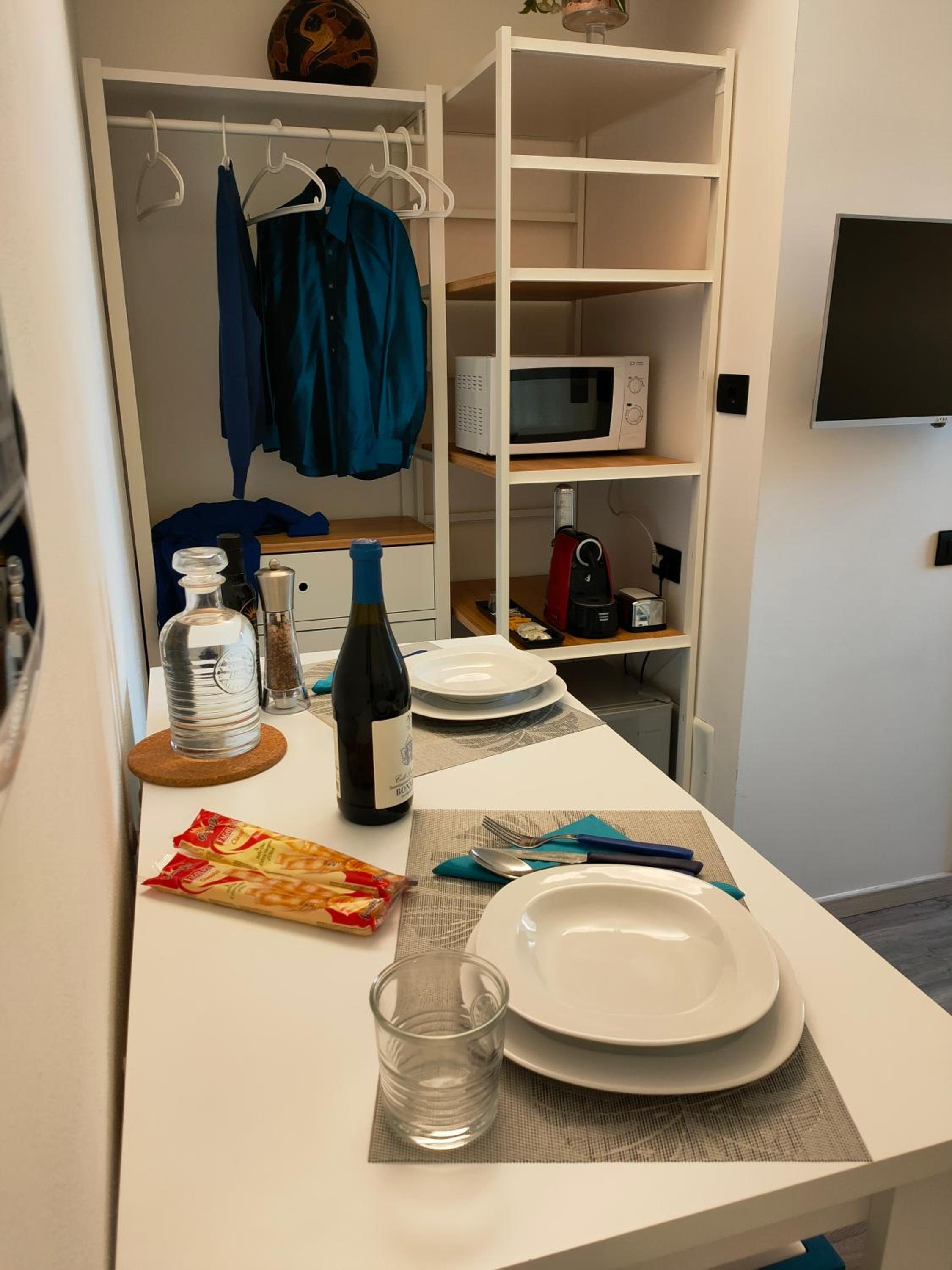 Double or Twin Room with Private Bathroom - Photo 12