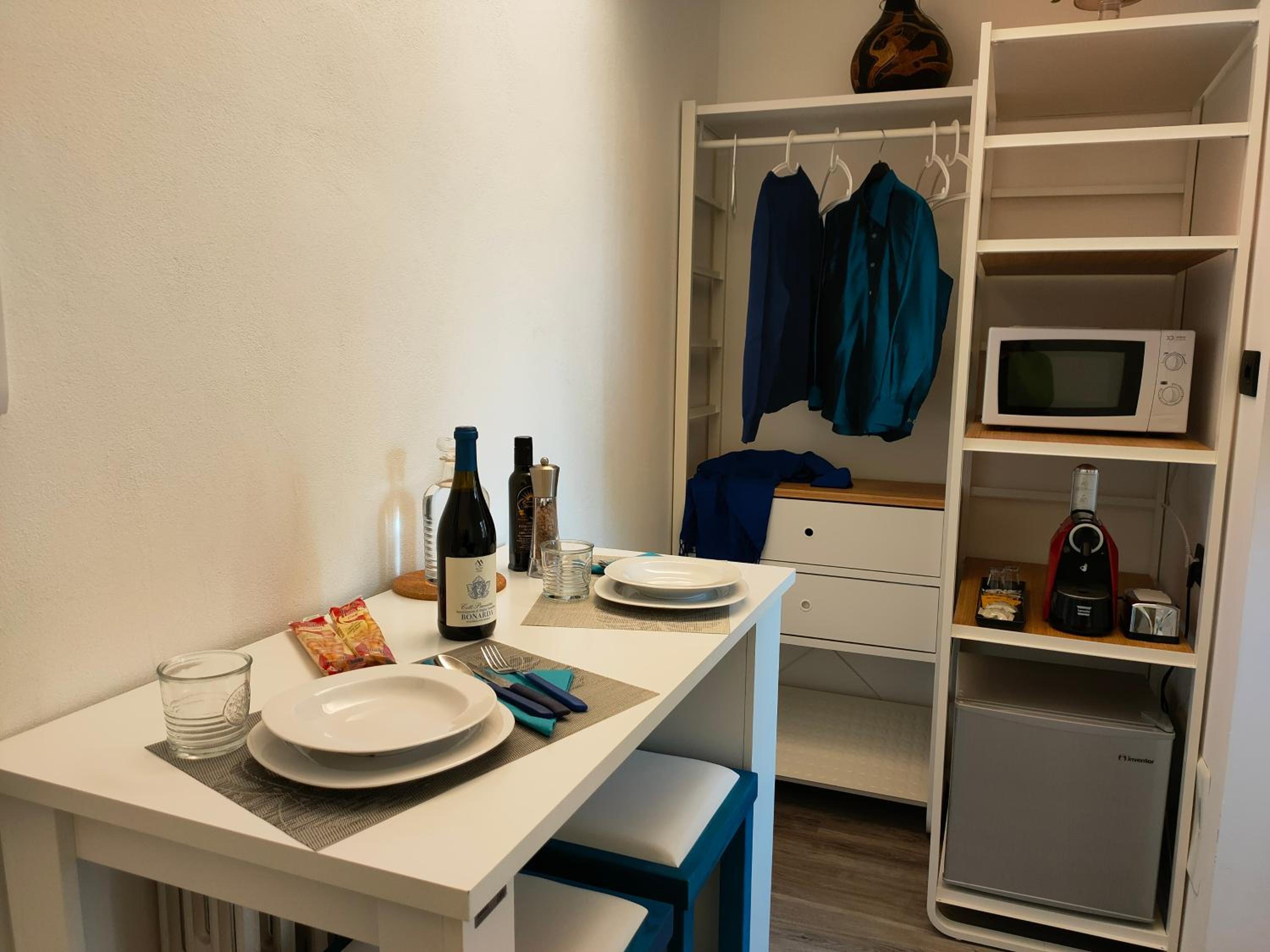 Double or Twin Room with Private Bathroom - Photo 14