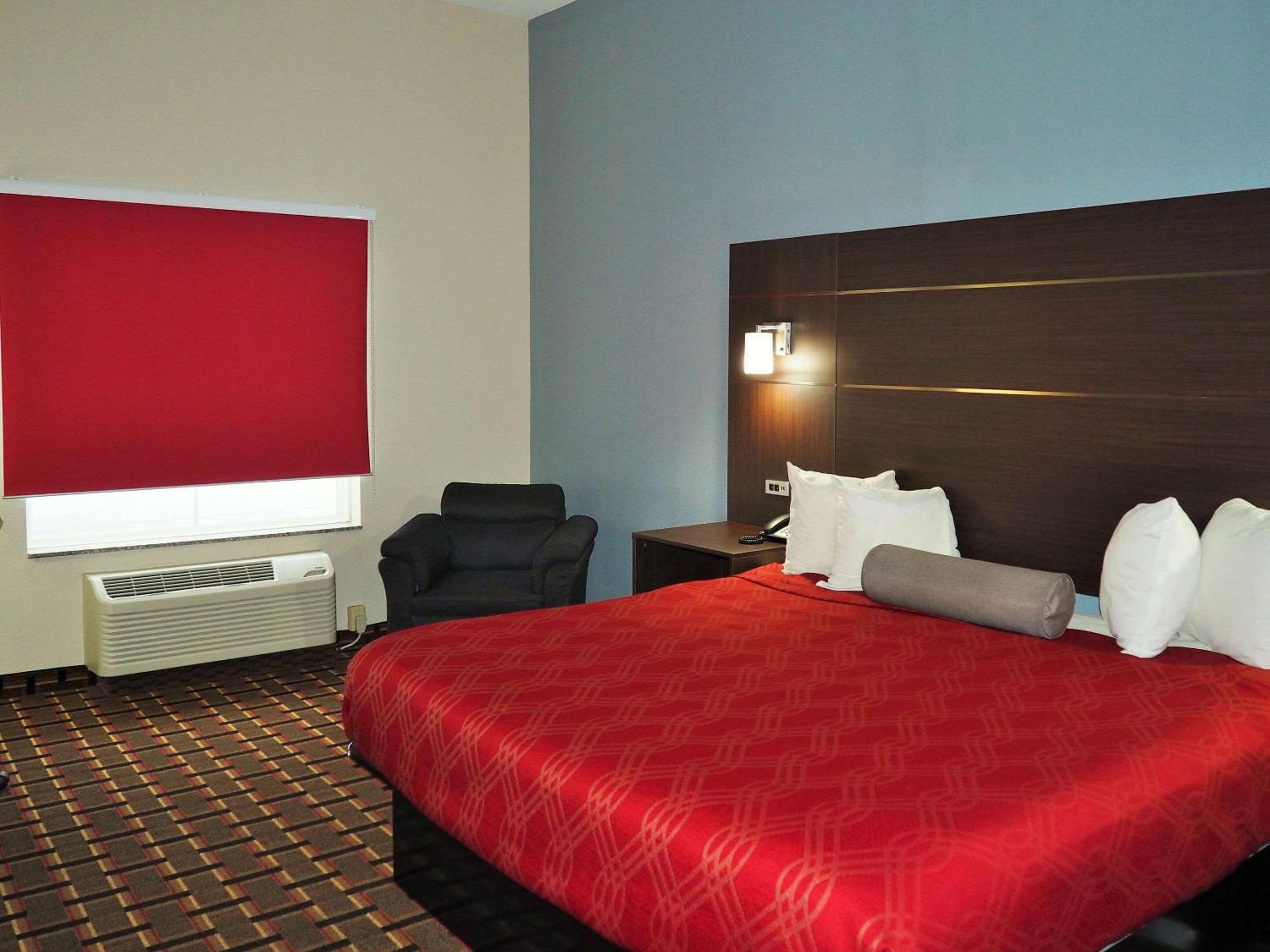 King Room - Non-Smoking - Photo 4