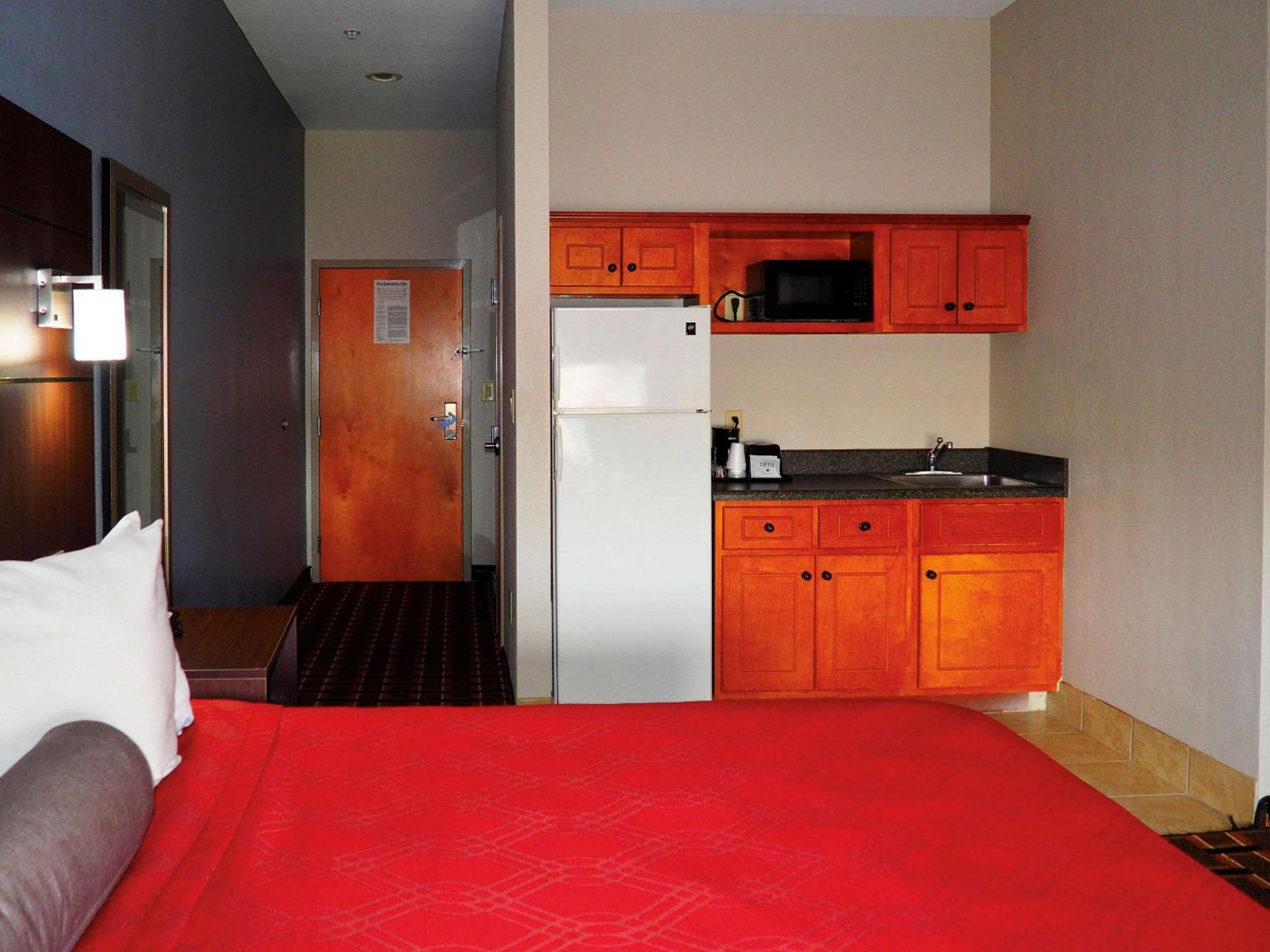 King Suite - Non-Smoking - Photo 5
