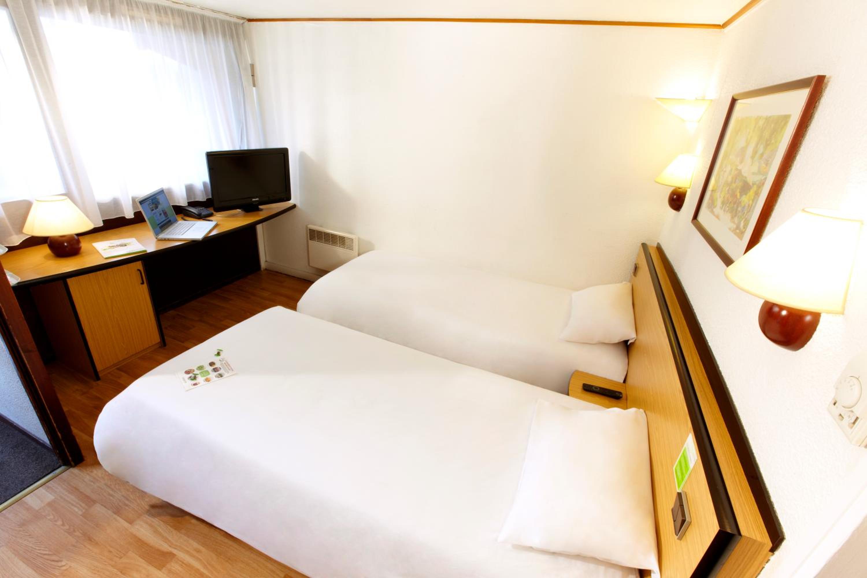 Twin Room - Photo 9