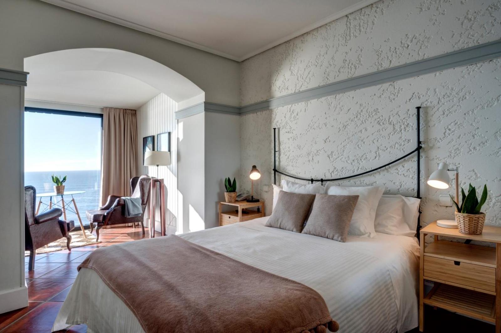 Double or Twin Room with Sea View - Photo 2