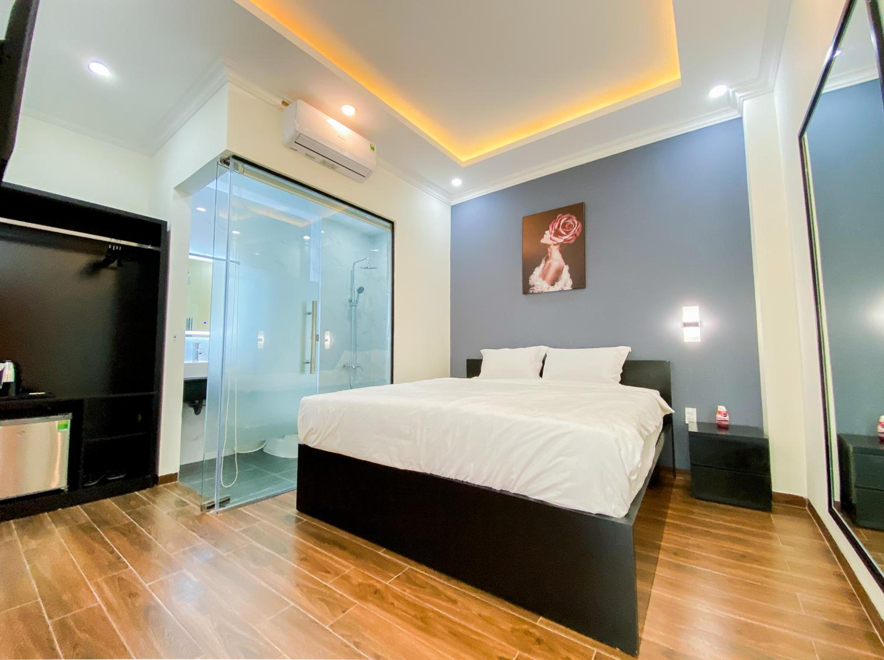 Deluxe King Room - Photo 7