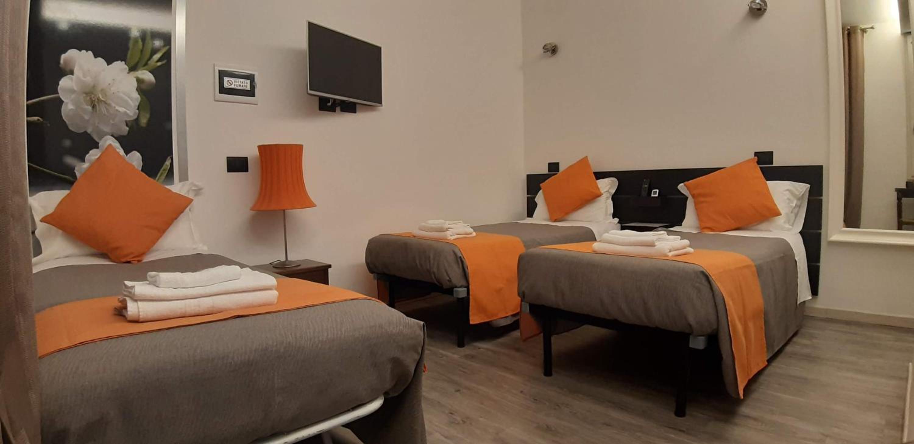 Triple Room with Private Bathroom - Photo 34