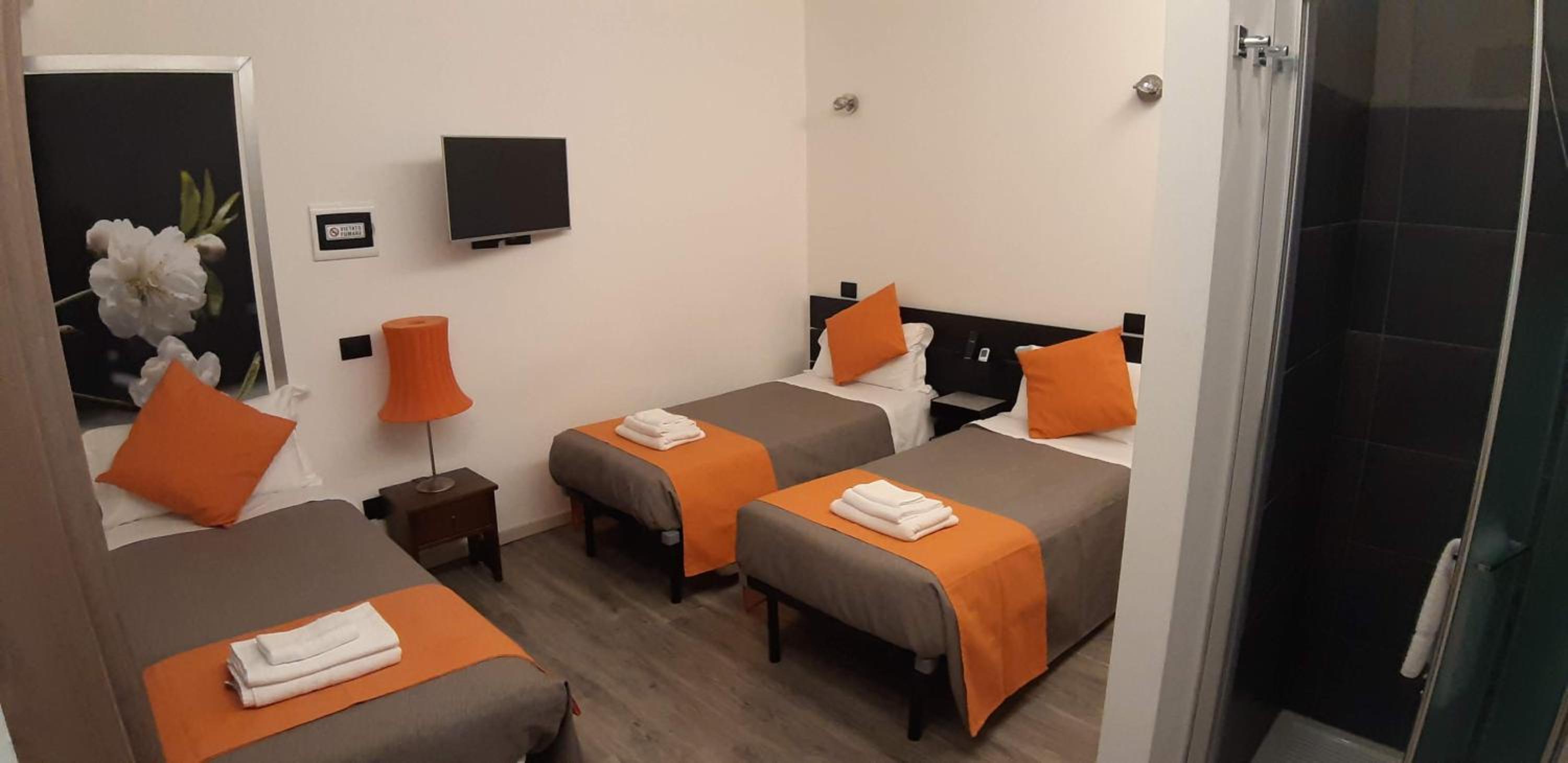 Triple Room with Private Bathroom - Photo 36