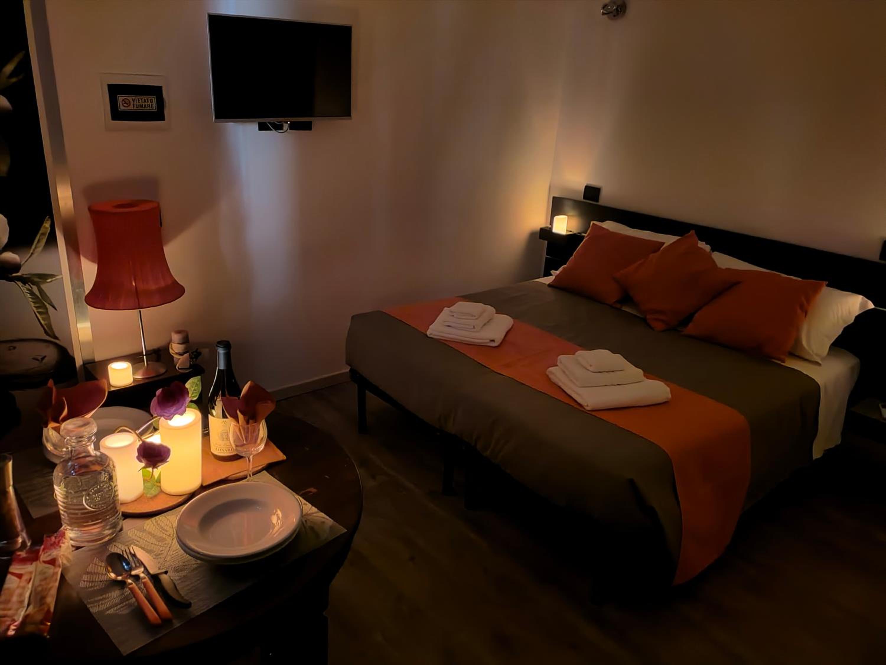 Triple Room with Private Bathroom - Photo 22