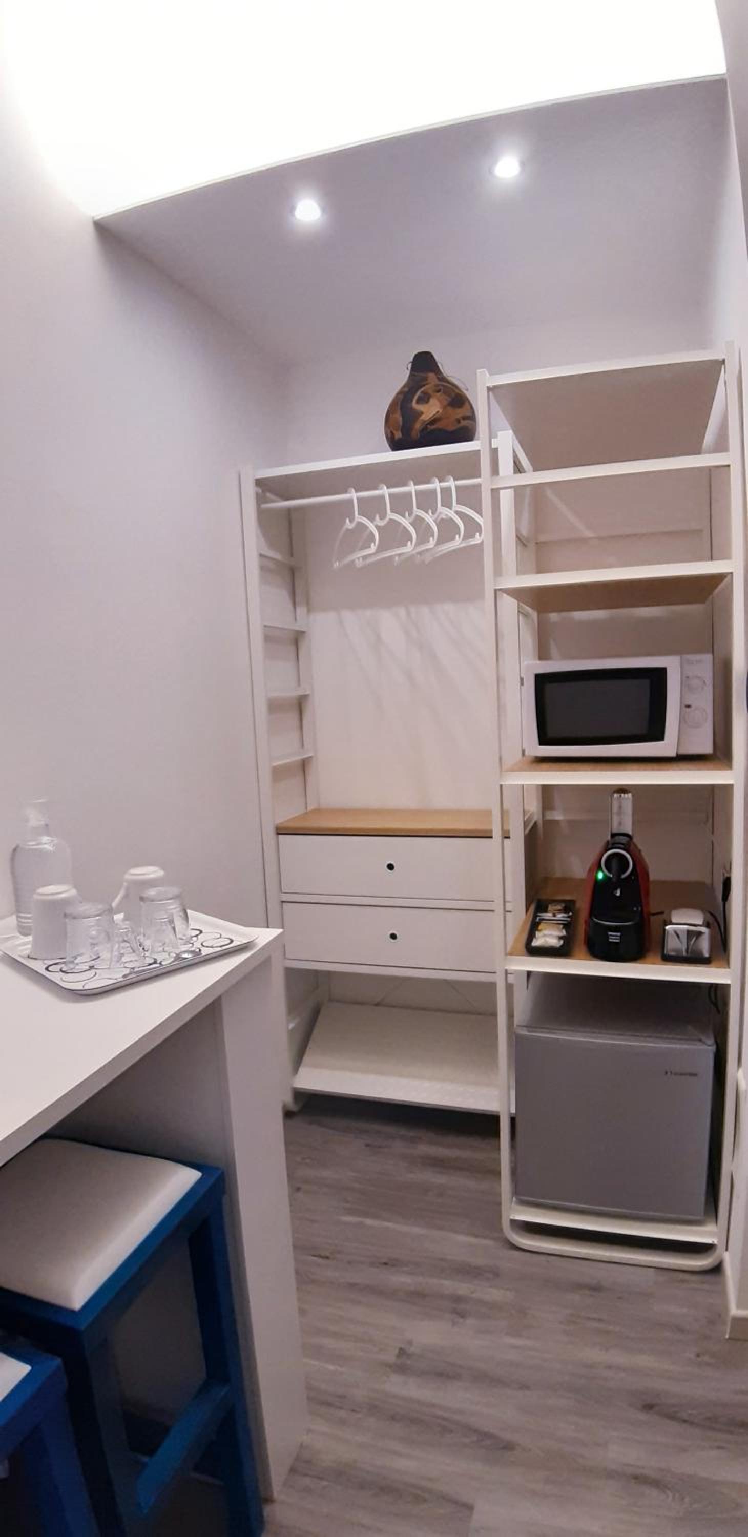 Double or Twin Room with Private Bathroom - Photo 2