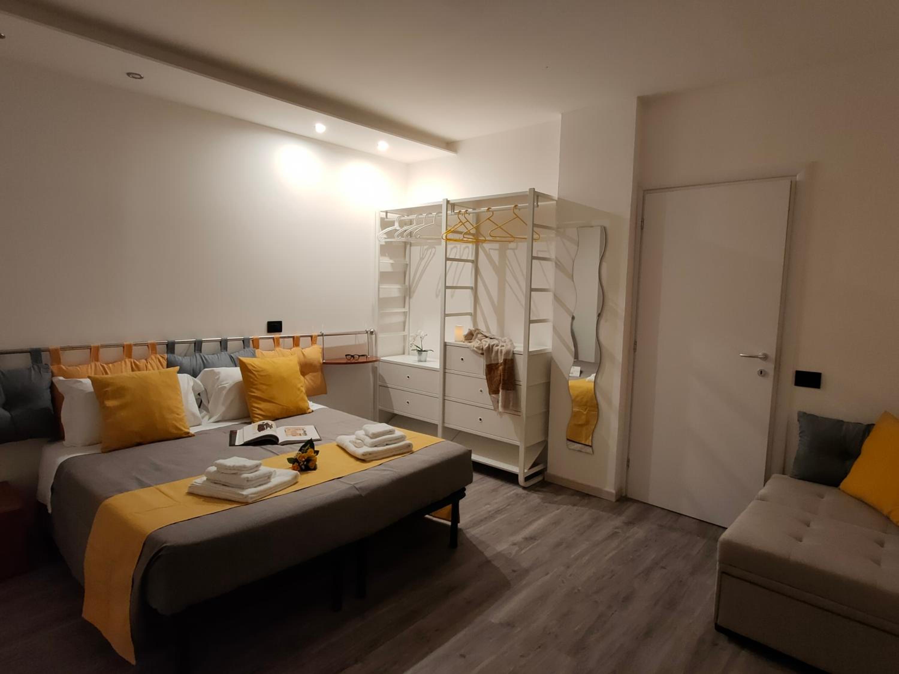 Quadruple Room with Private Bathroom - Photo 13