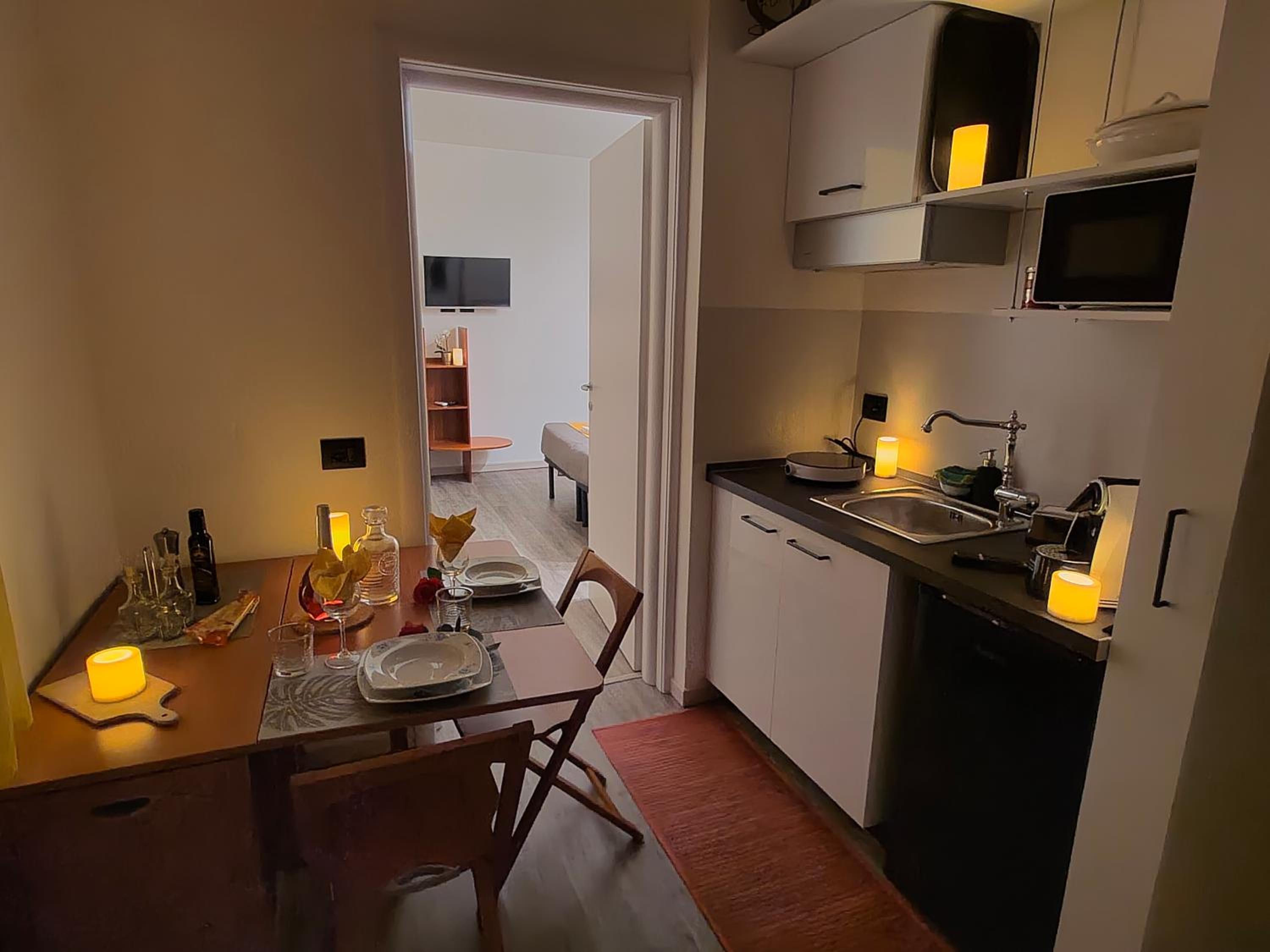 Quadruple Room with Private Bathroom - Photo 11