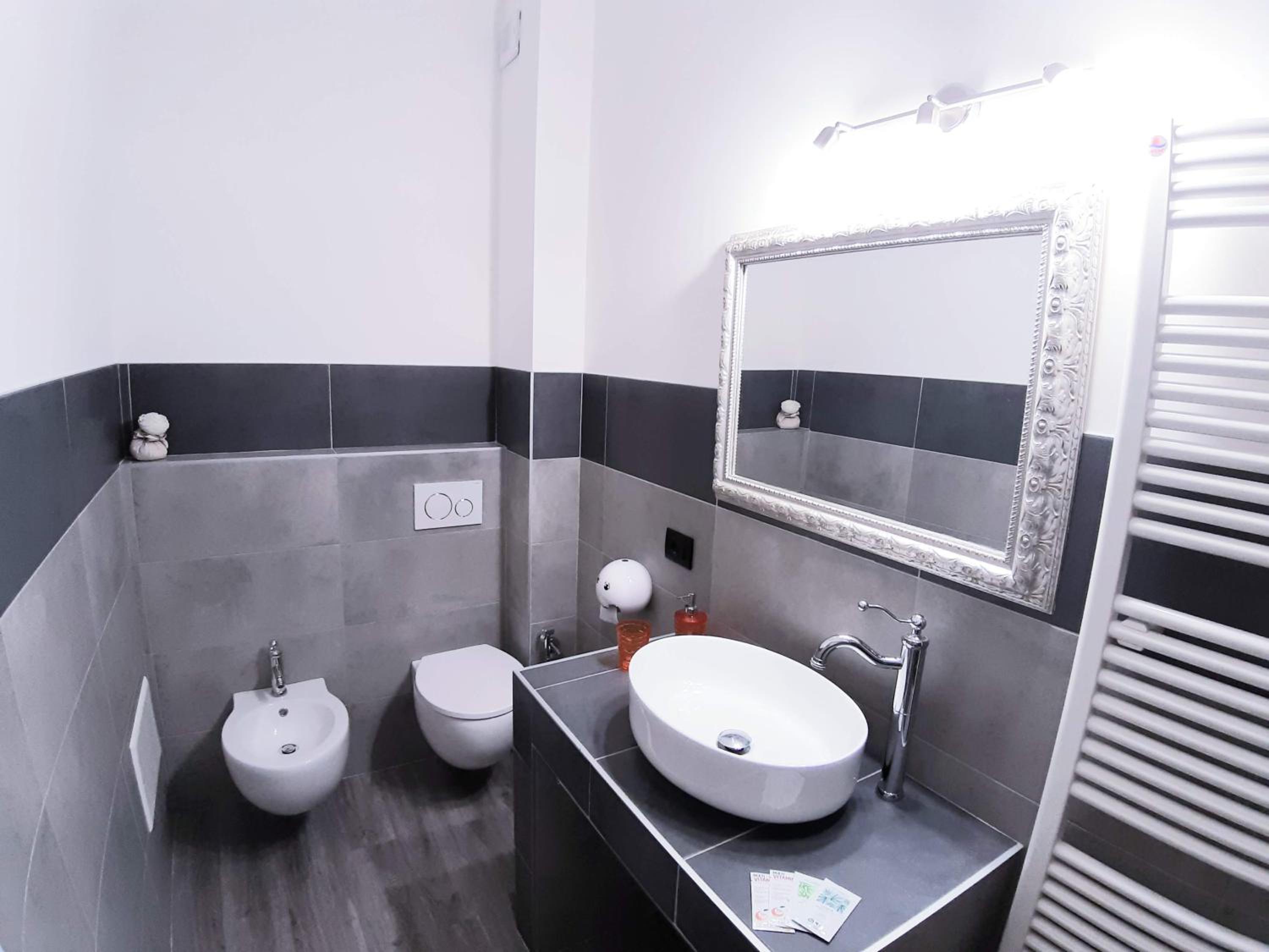Quadruple Room with Private Bathroom - Photo 16