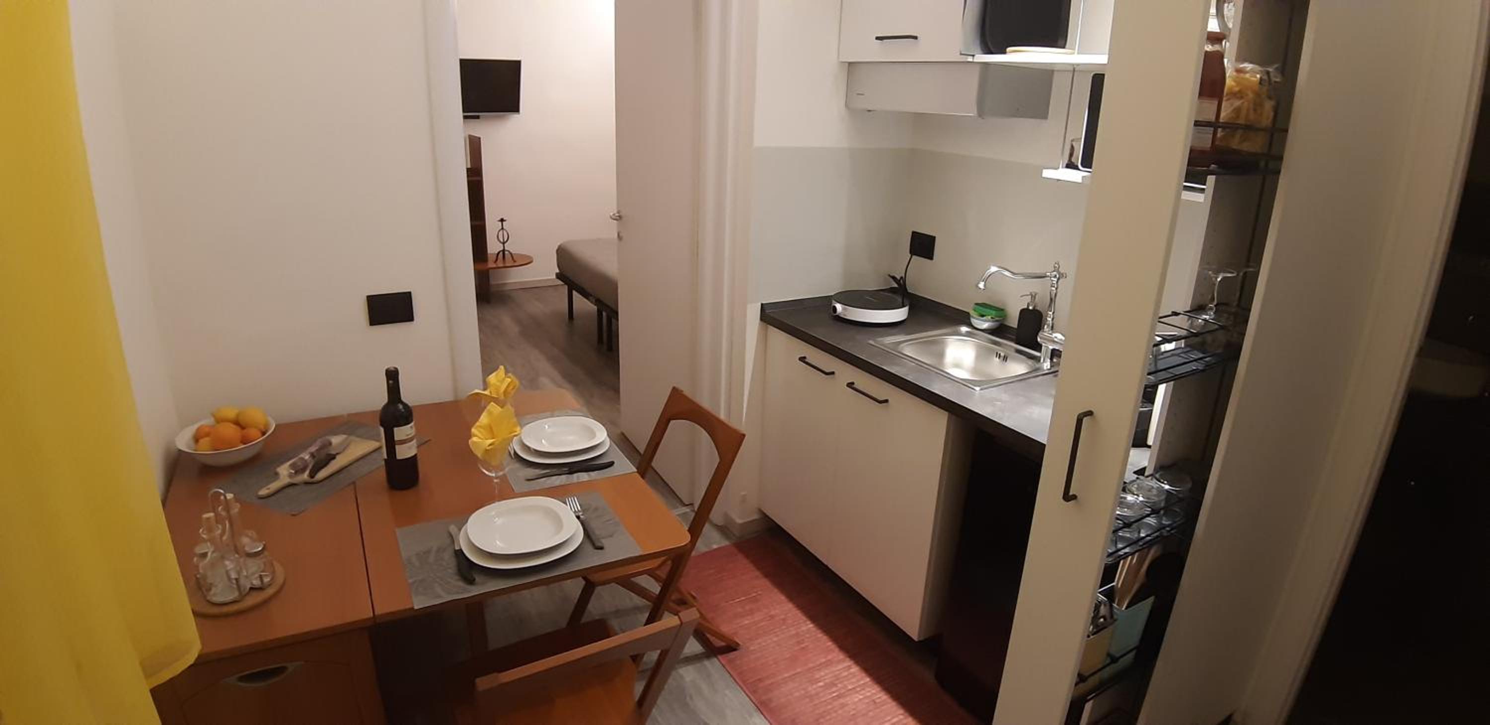Quadruple Room with Private Bathroom - Photo 20