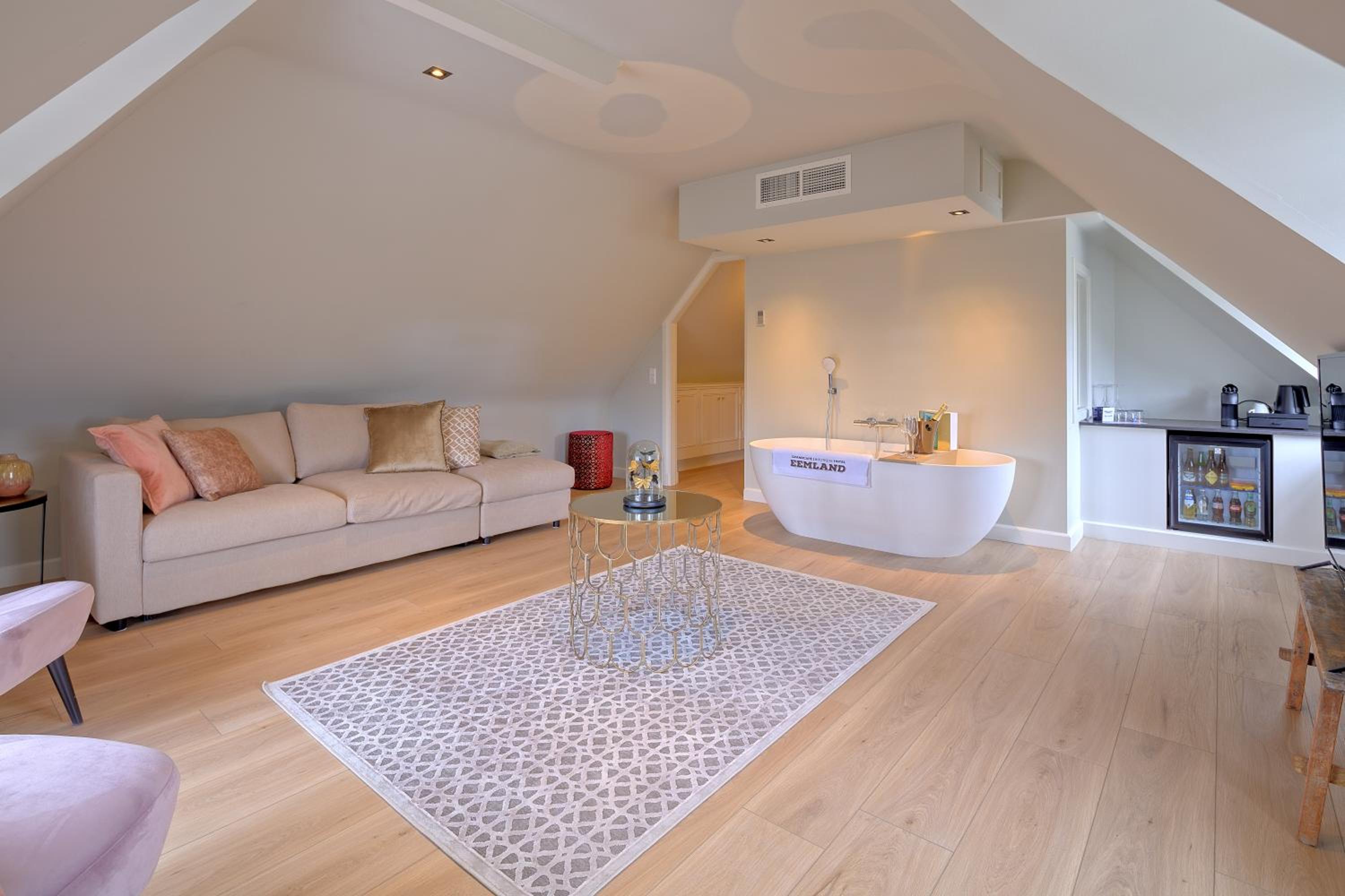 Deluxe Suite - Photo 7