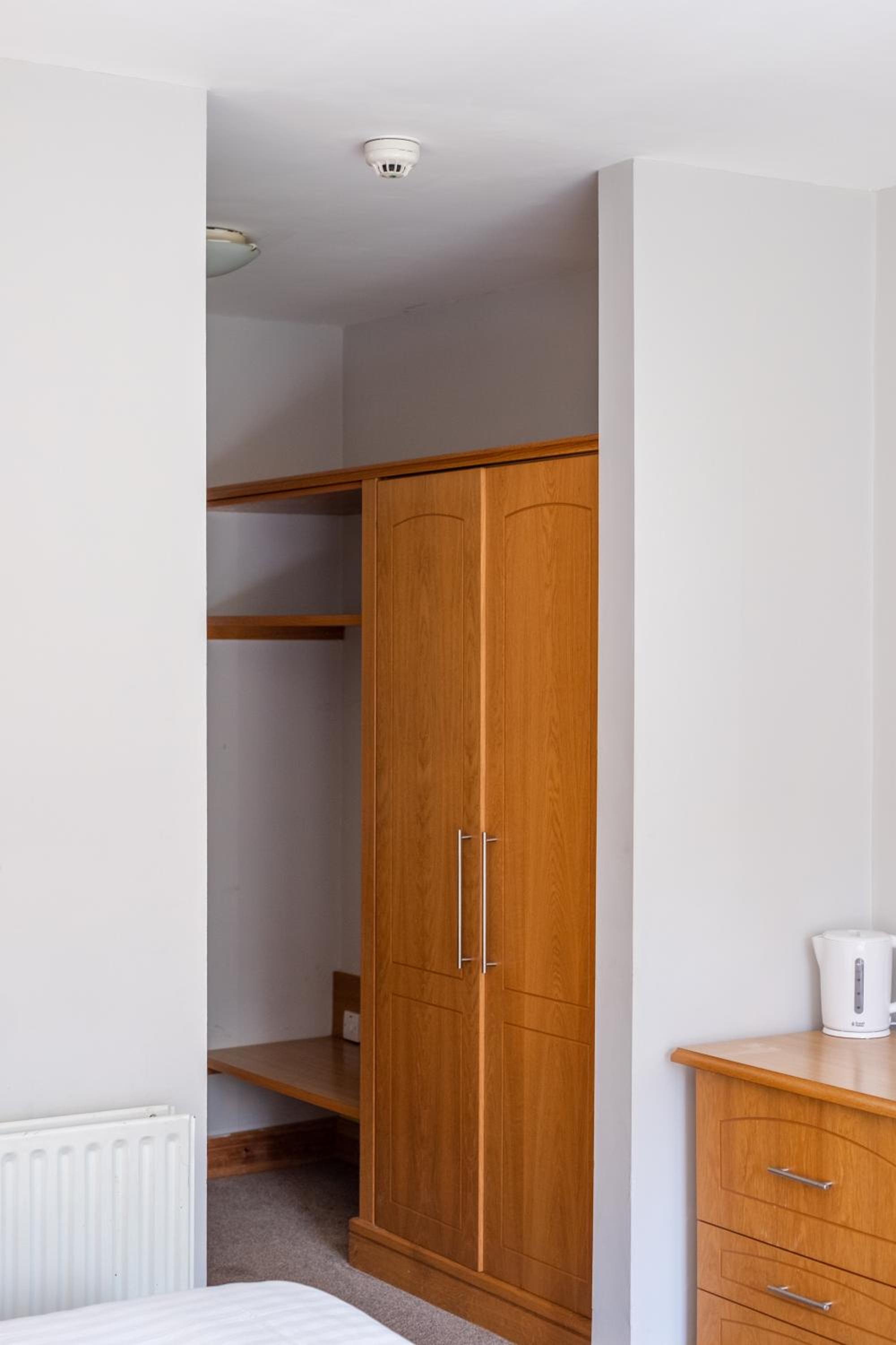 Standard Double & Single Room - Photo 9