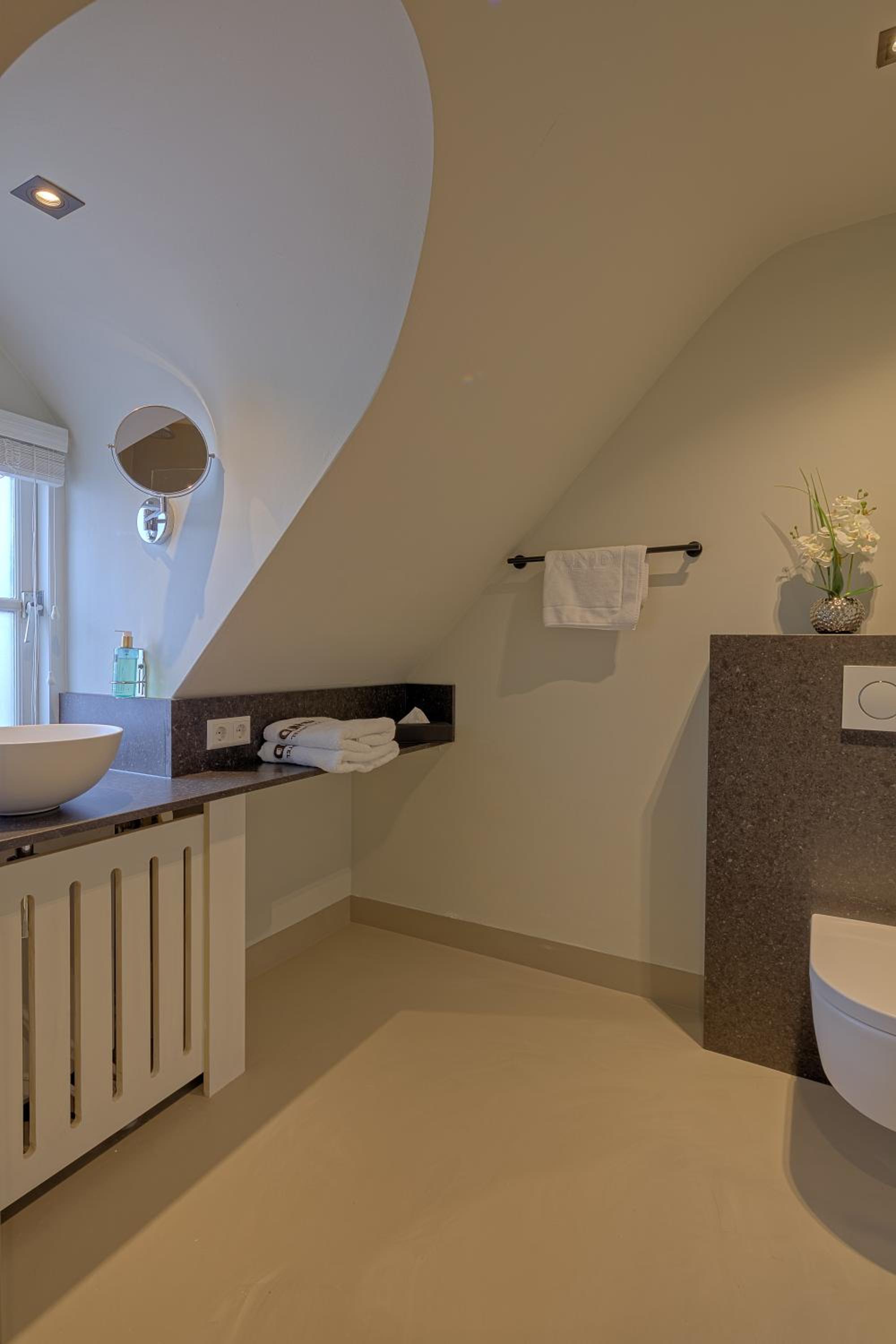 Deluxe Suite - Photo 10