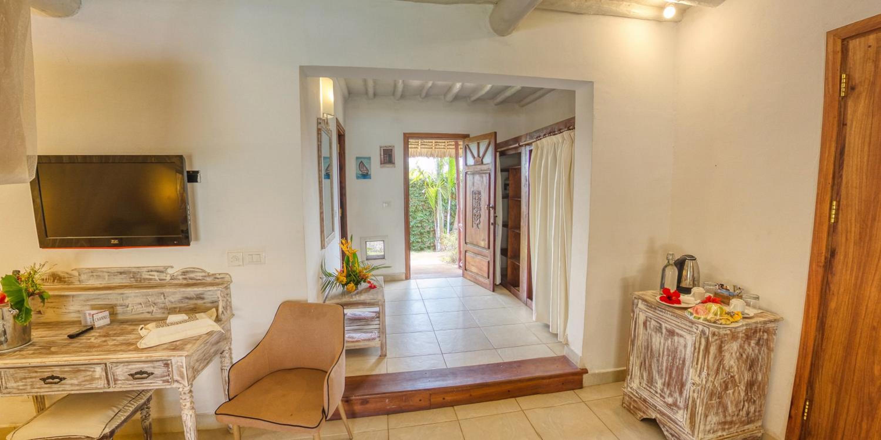 Deluxe Queen Room with Pool View